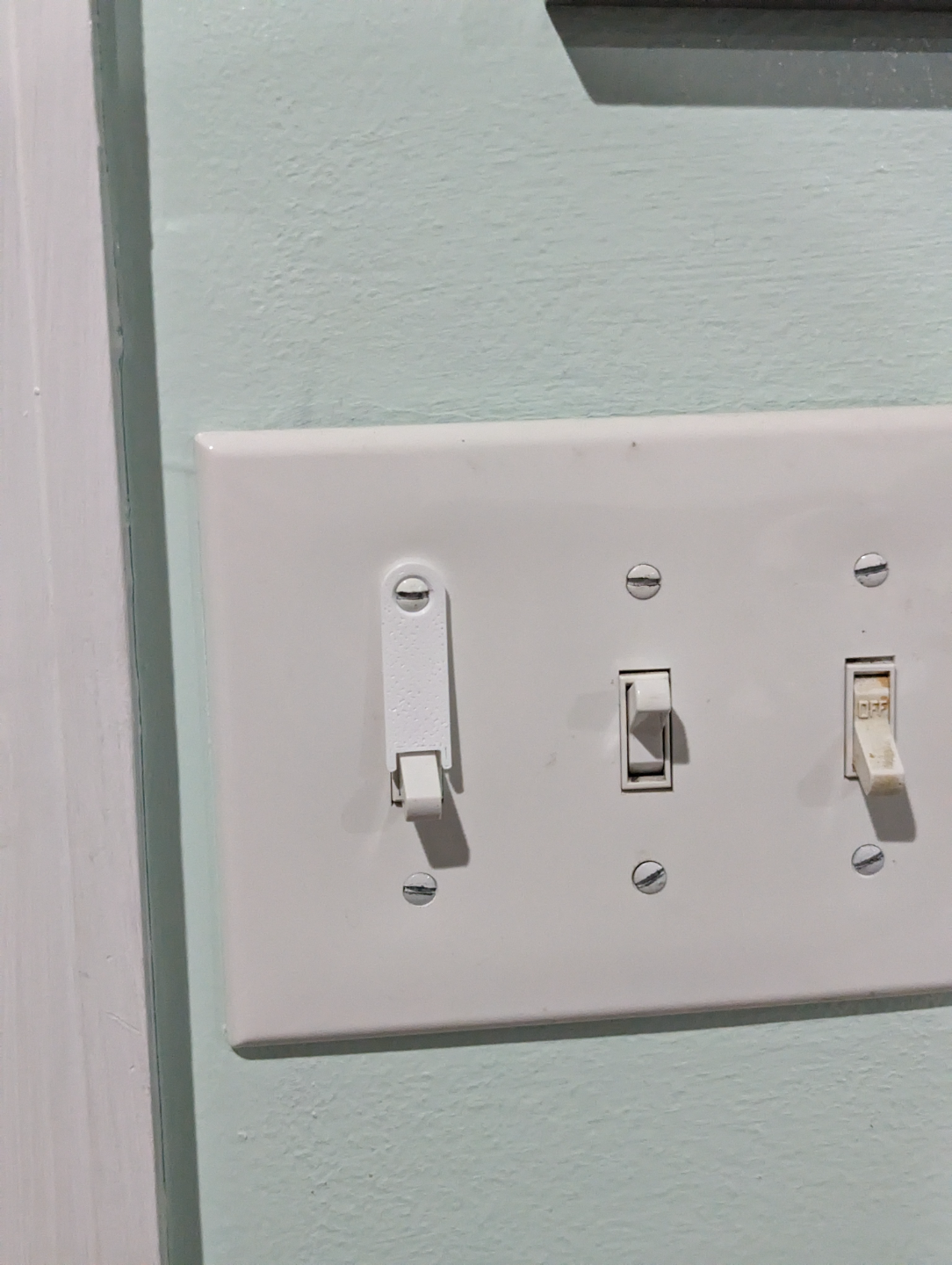 Miniatura 4 do modelo 3D Light Switch Lock Guard Simple Easy Fast