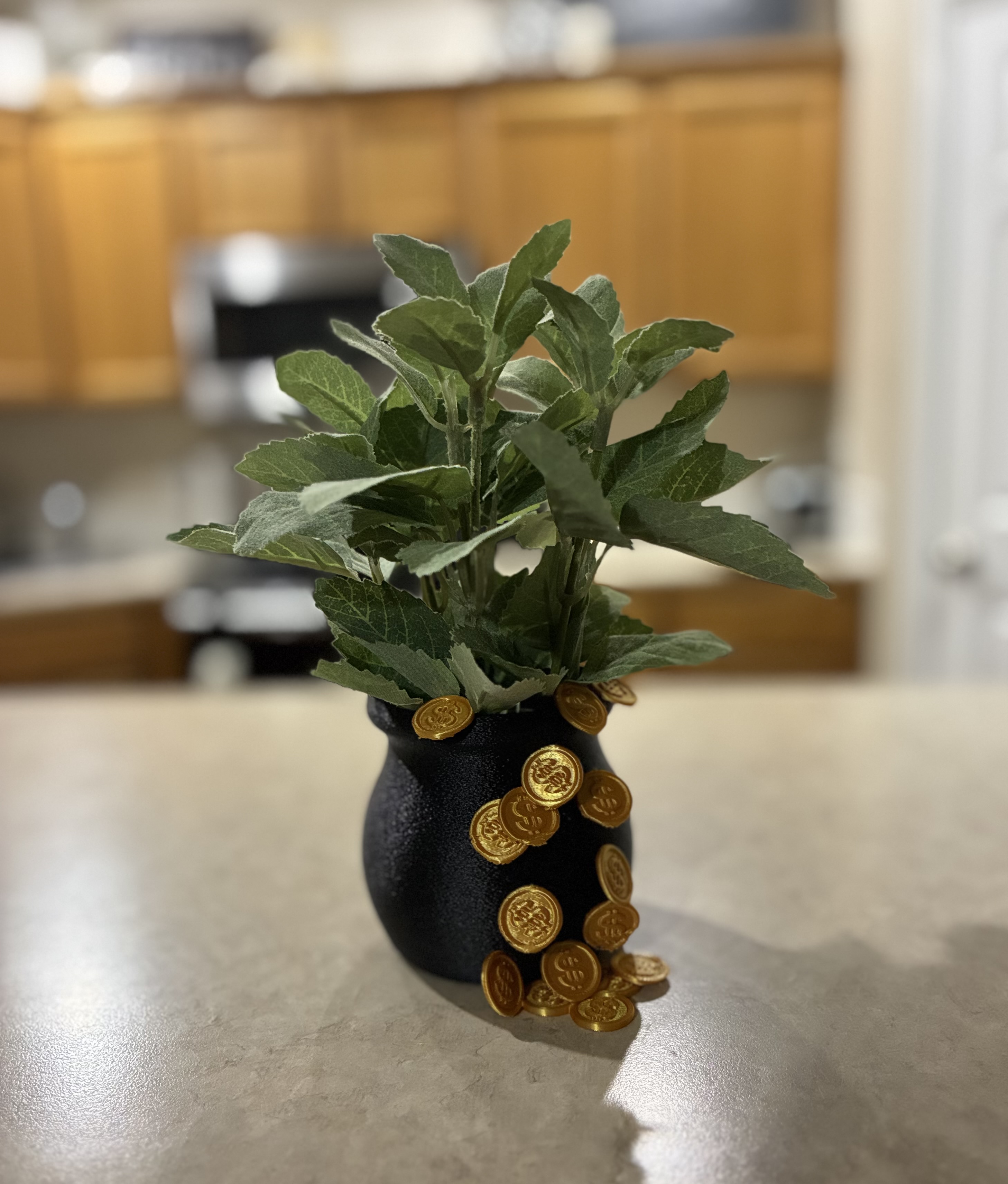 Planter Pot o' Cascading Gold