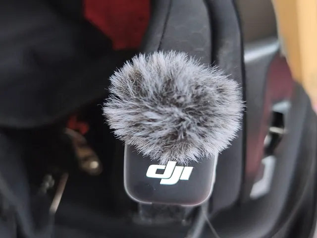 Mounting the DJI Mic Mini 2 in an LS2 flip-up helmet.