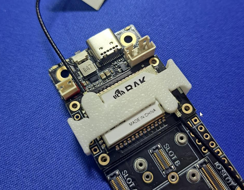 Antenna clip for RAK11162 and RAK3312