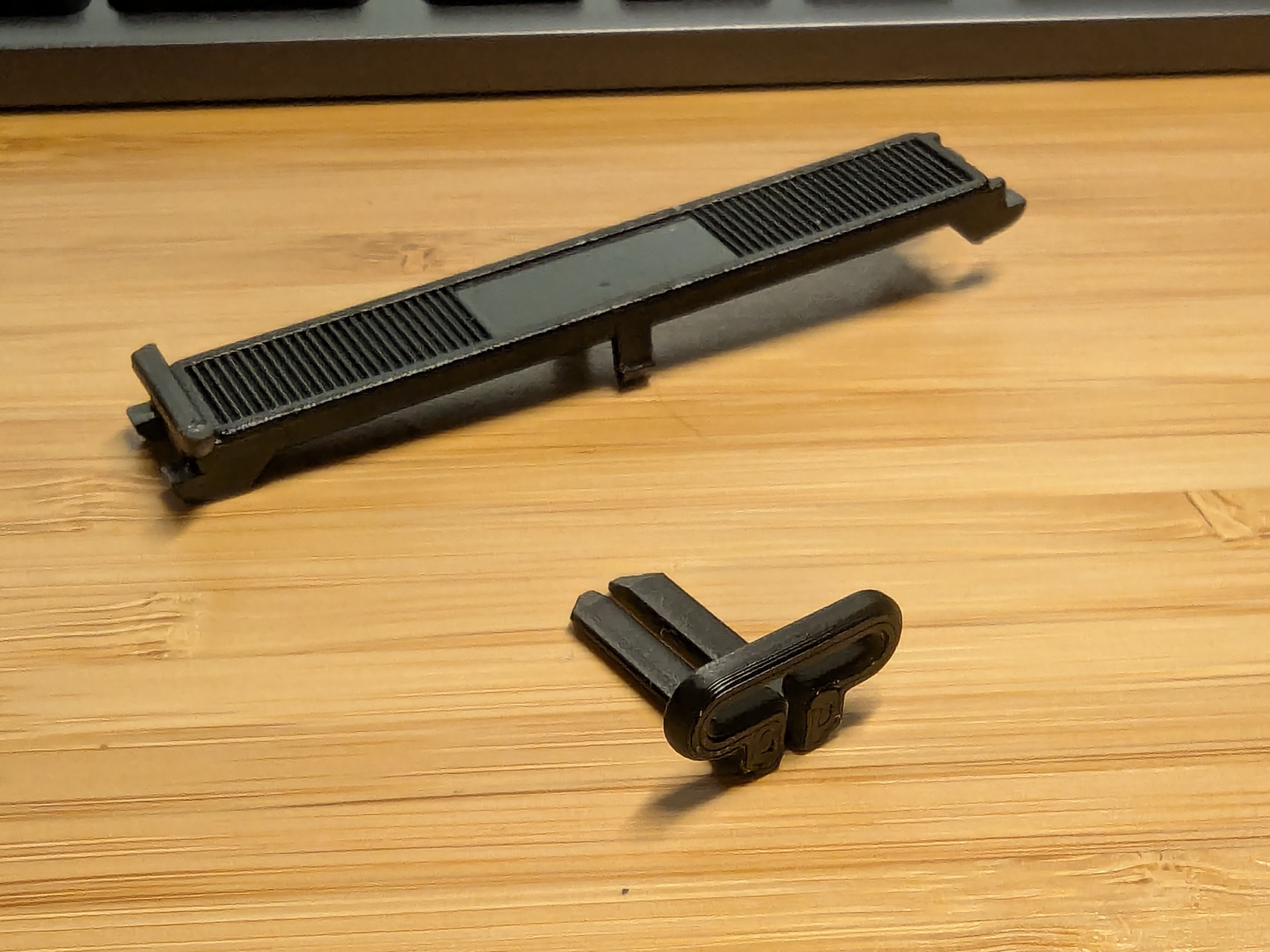 Polaroid 600 (1980's version) replacement strap loop — miniatura 3