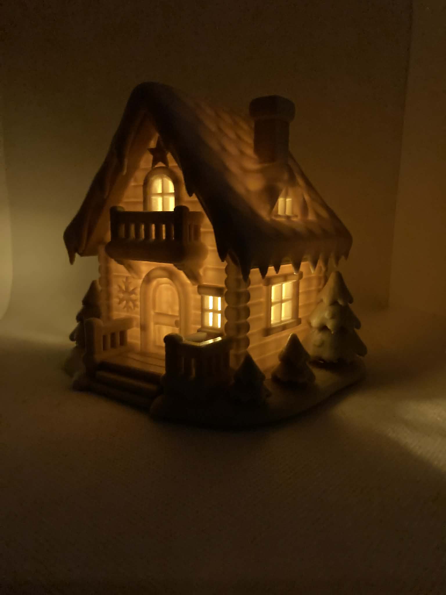 Snowy Winter Cabin – Tealight House with Glowing Windows
