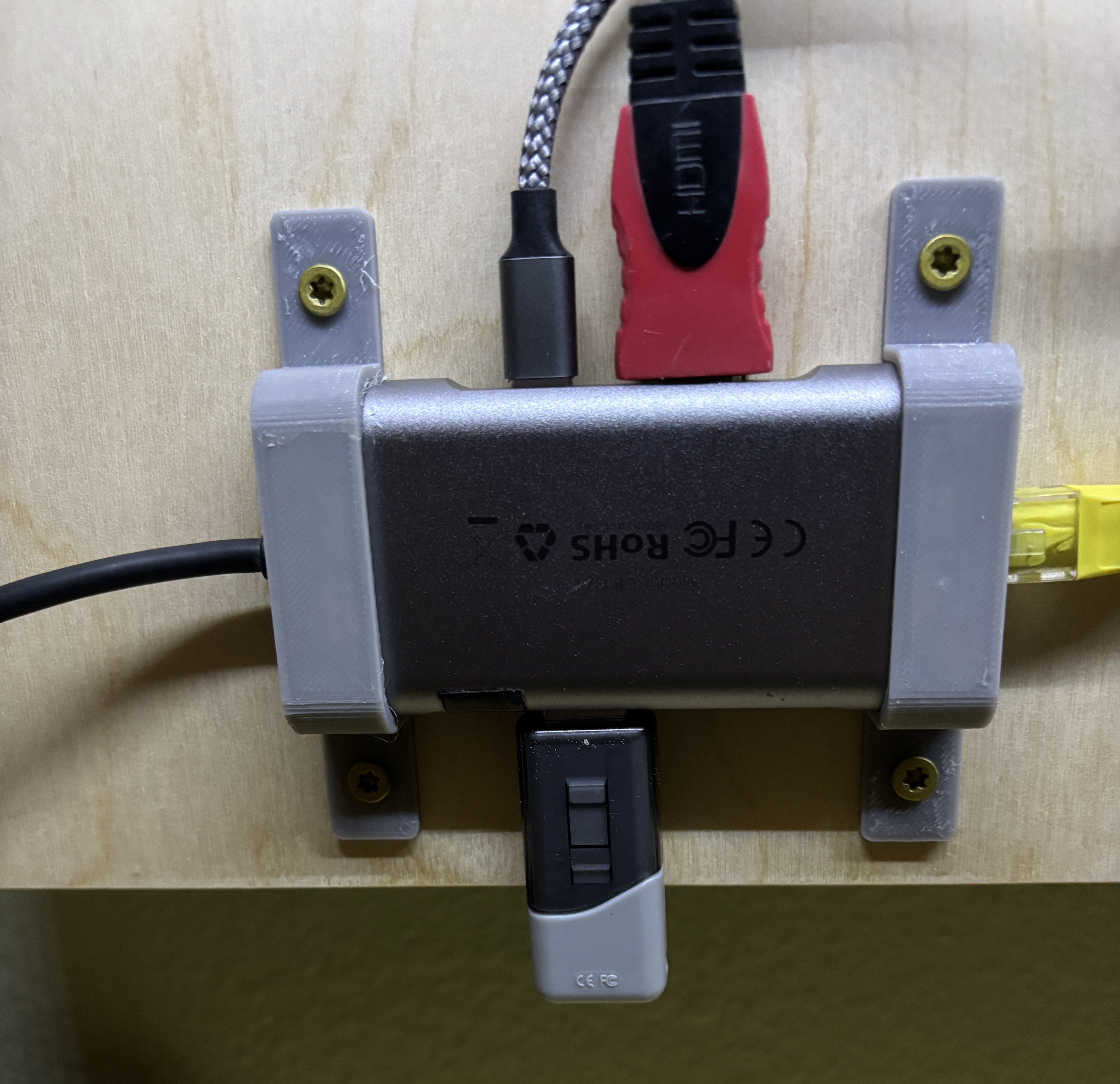 Aukey 5-in-One USB Hub mounting bracket