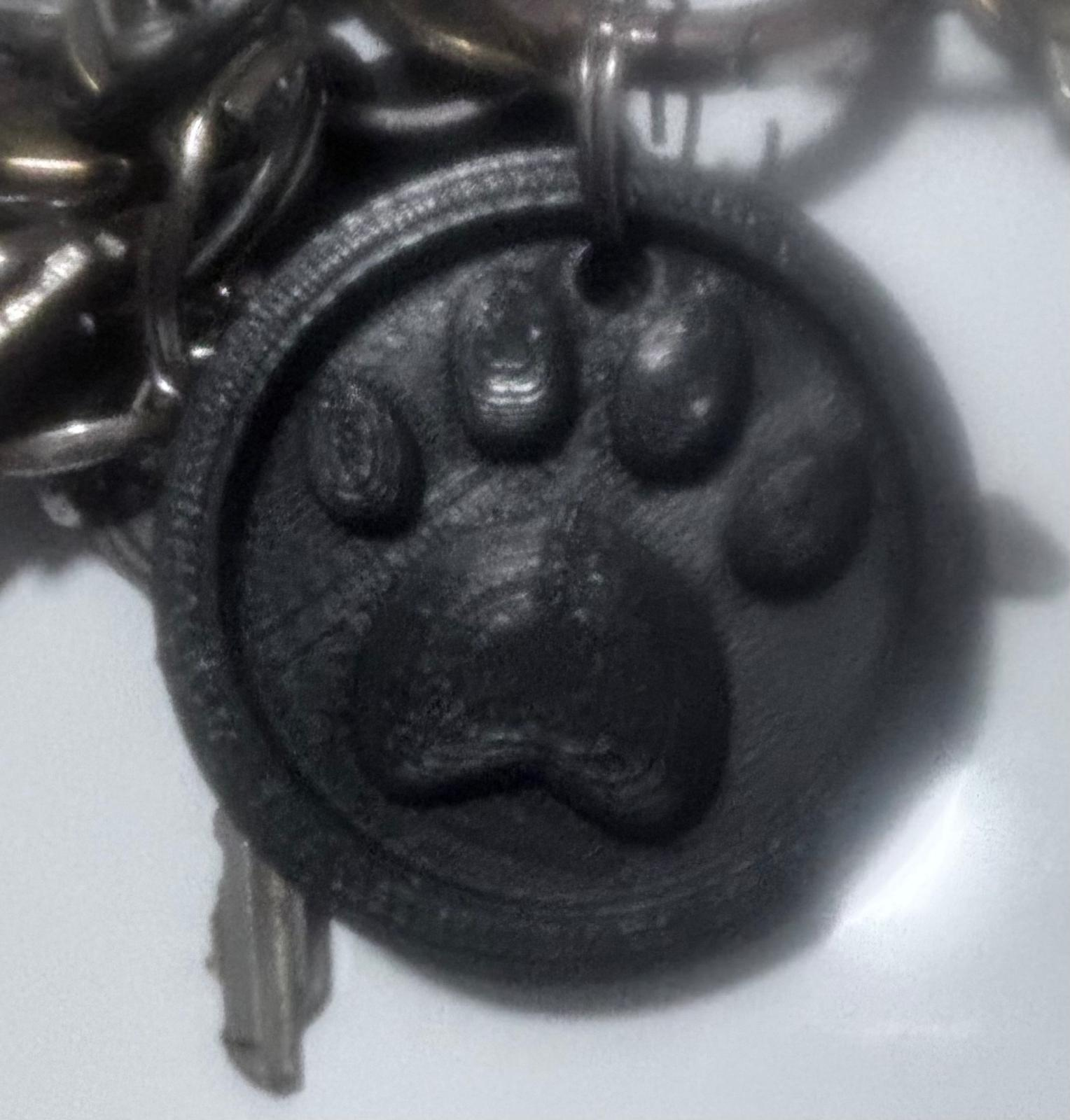 llavero con forma de huella de gato