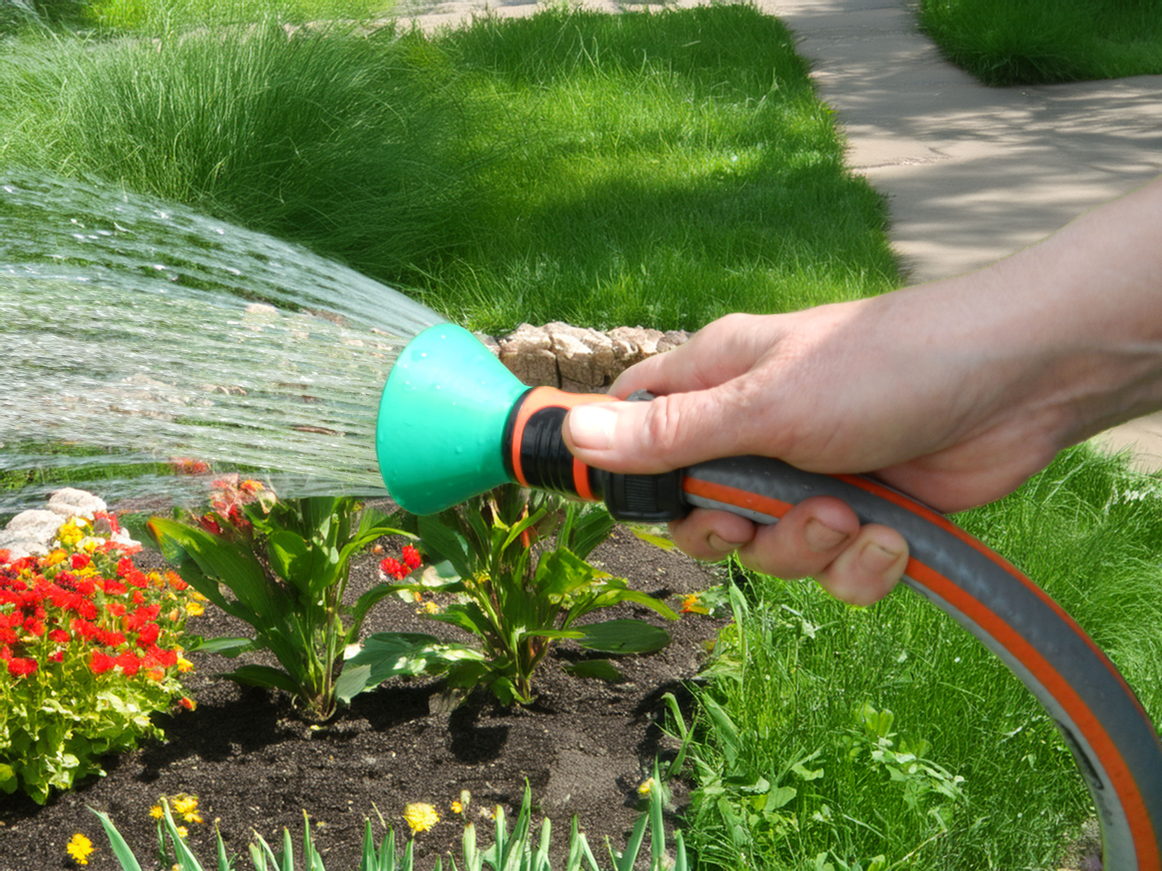 Garden hose sprayer