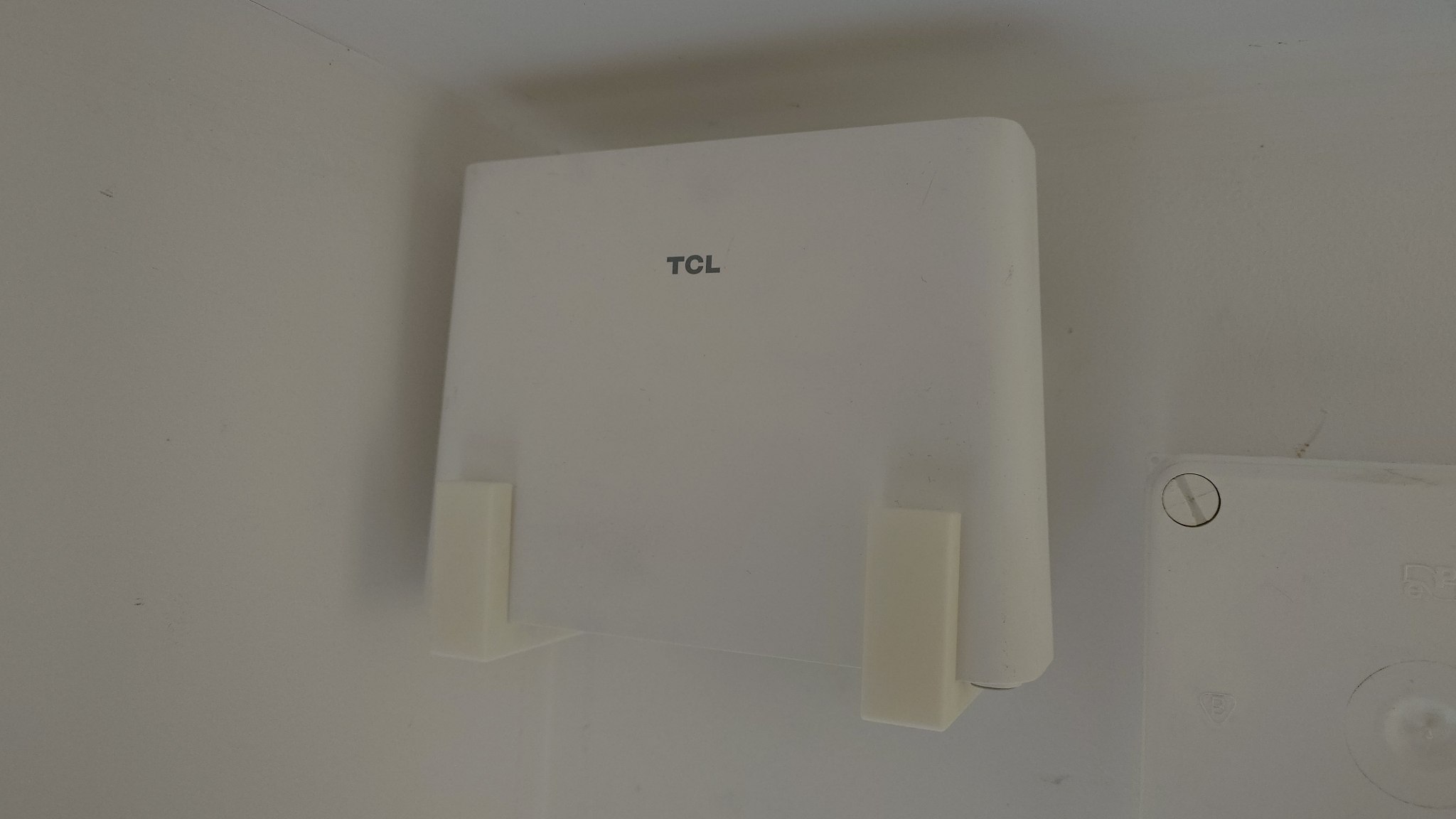 TCL Linkhub 5G HH512LM router wall mount 3D model