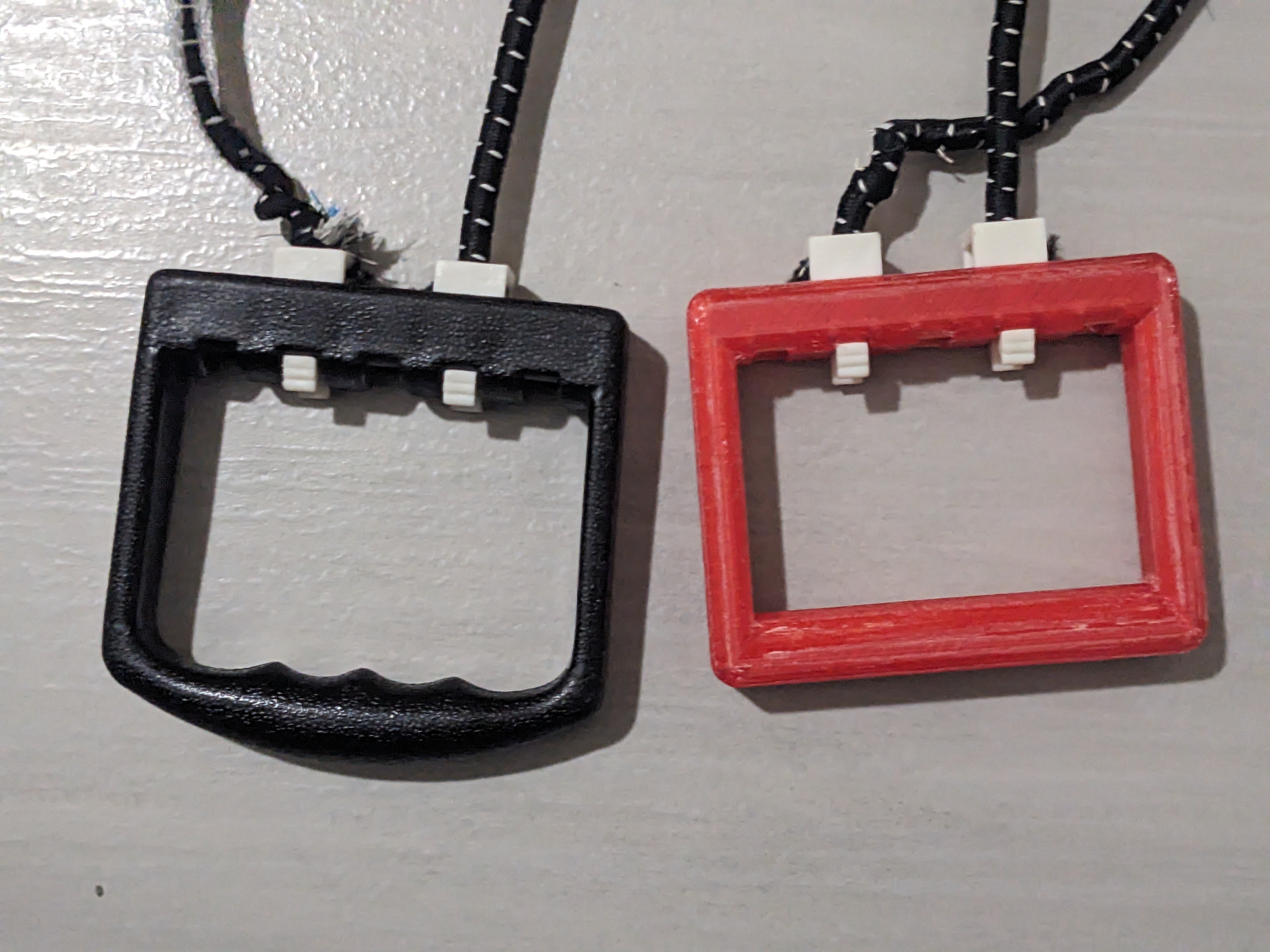 Pectoral expander / chest muscle trainer