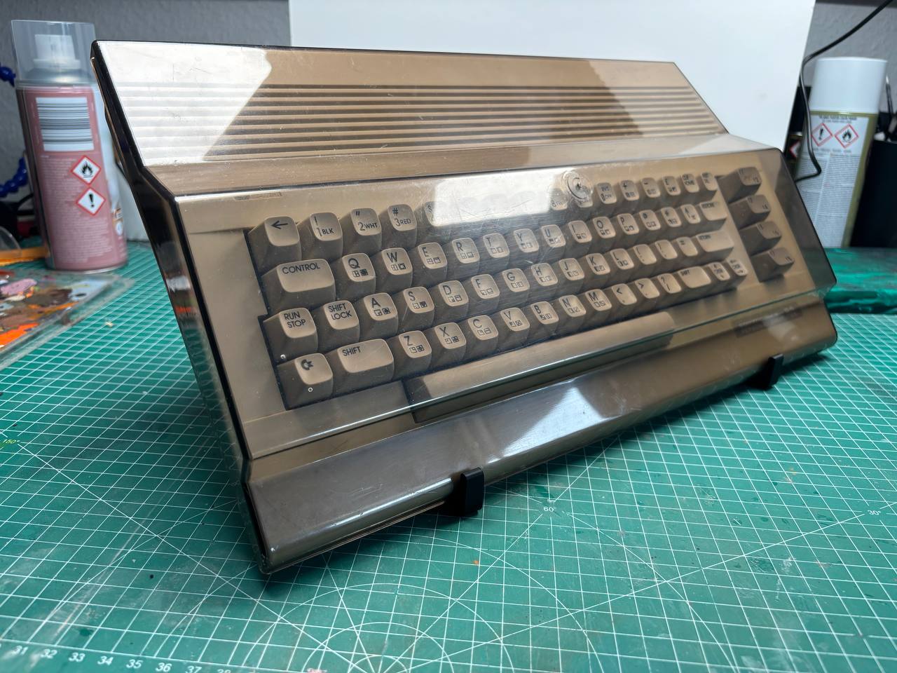 C64c Stand — thumbnail 2