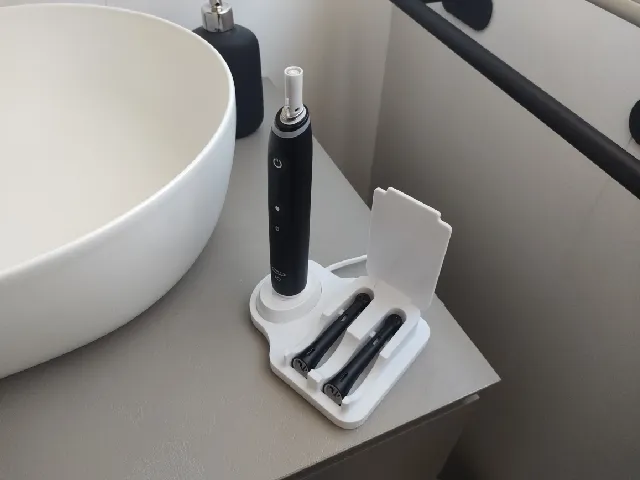 Oral-b iO toothbrush head holder with lid