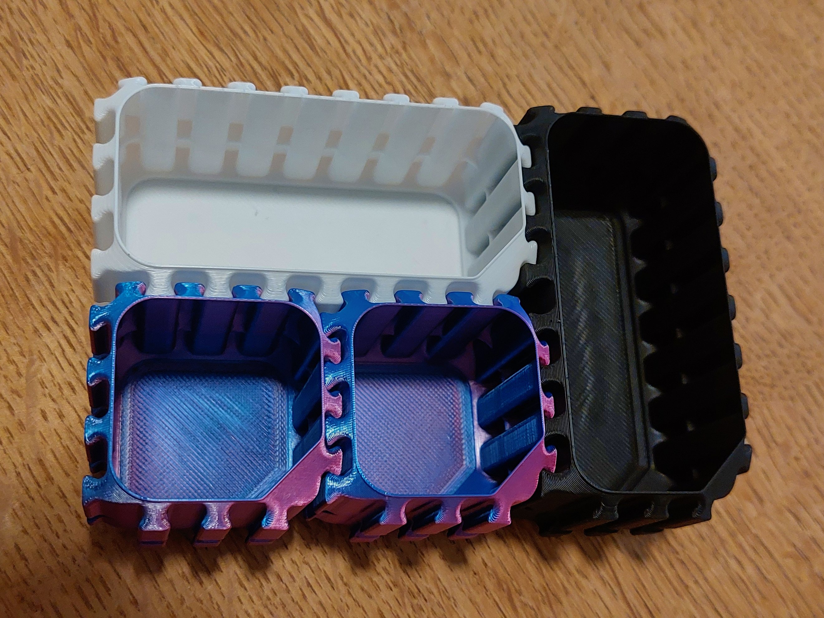 Miniatura 3 do modelo 3D Interlocking and stackable containers