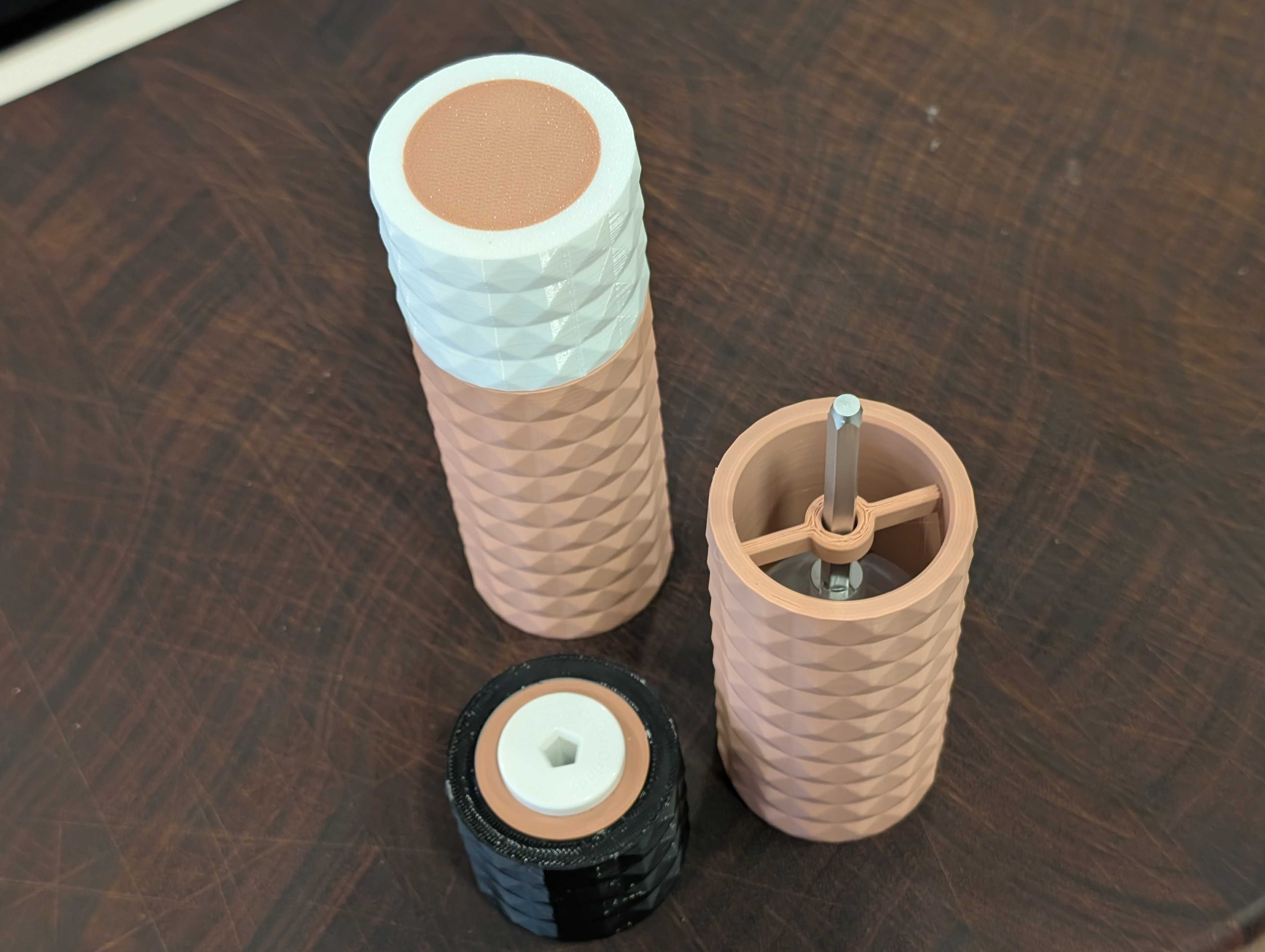 Salt and pepper grinders with TPU knobs — miniatura 3