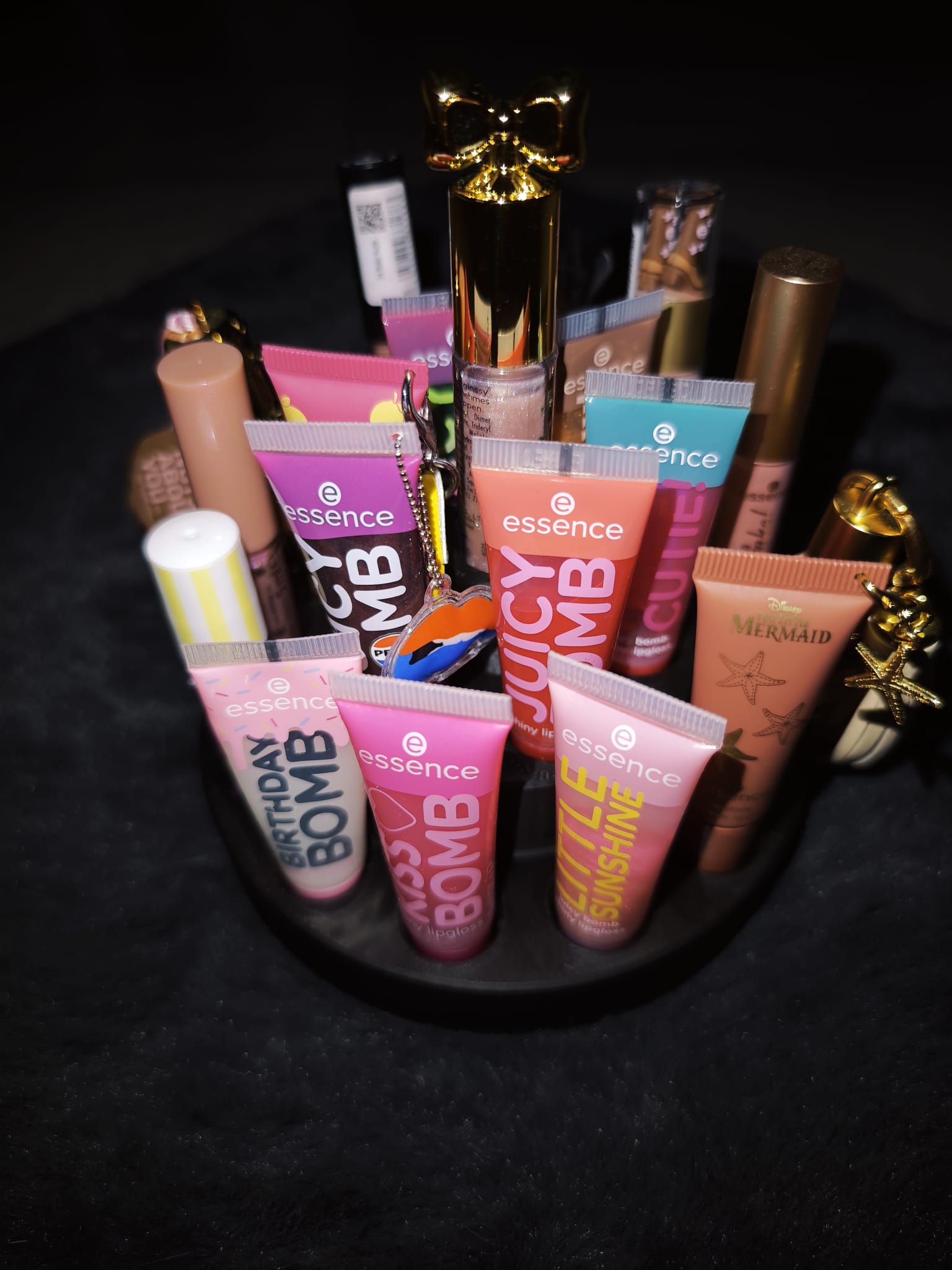 Juicy bomb lip gloss stand