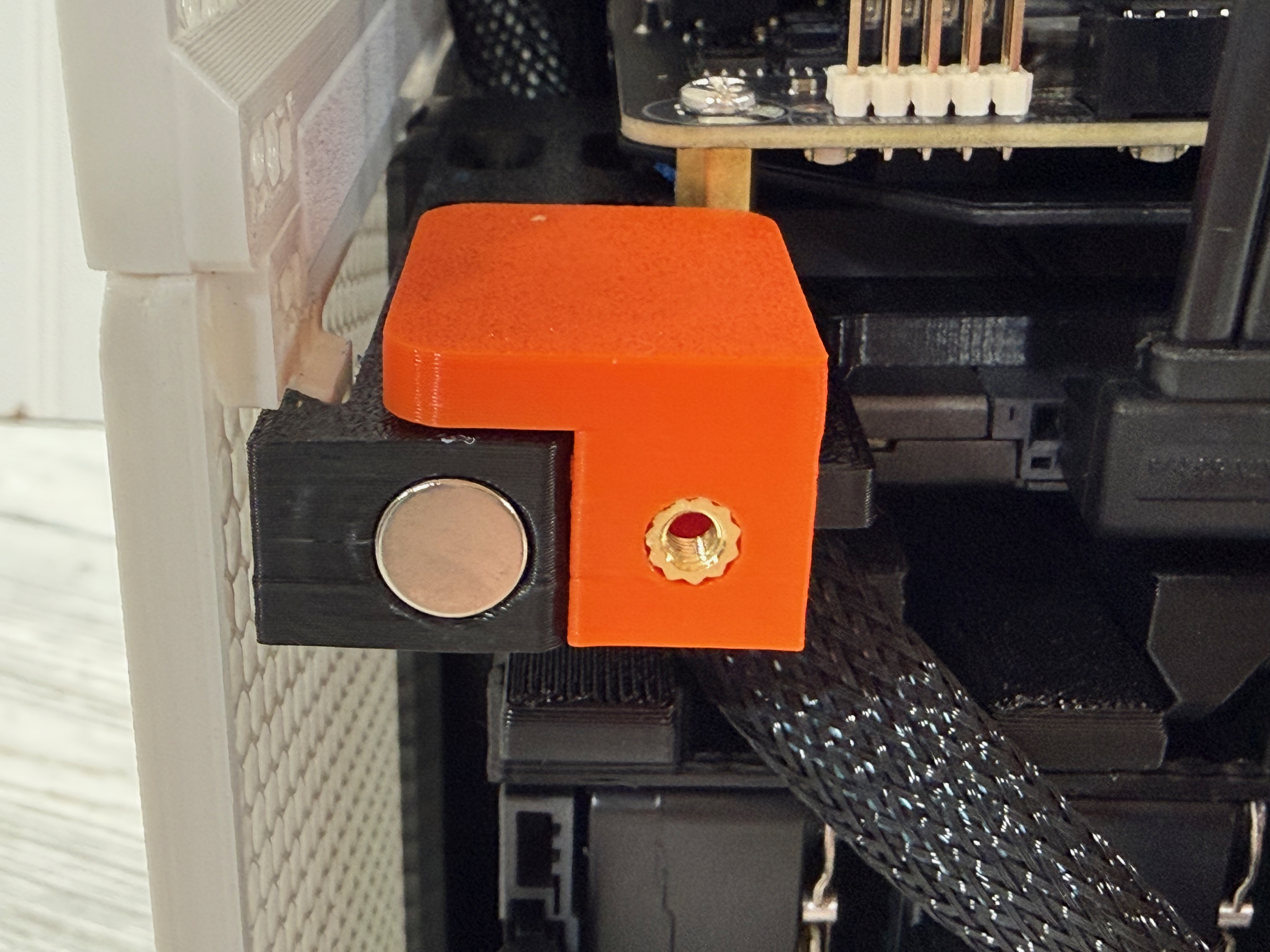 Threaded Insert Front Panel Adapter for NAS CASE 6-bay (+3 SSD)