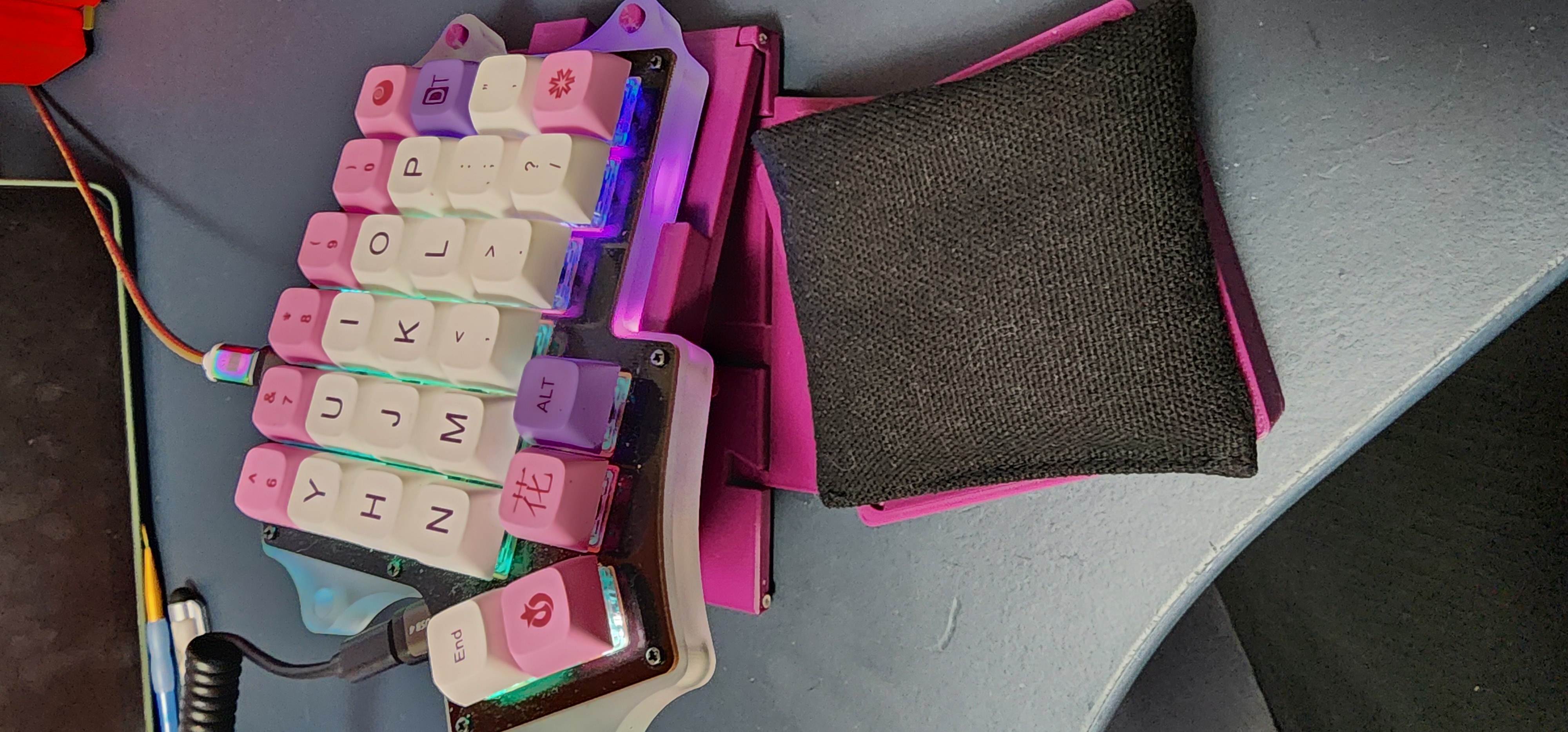 Tenting keyboard Iris Rev 8