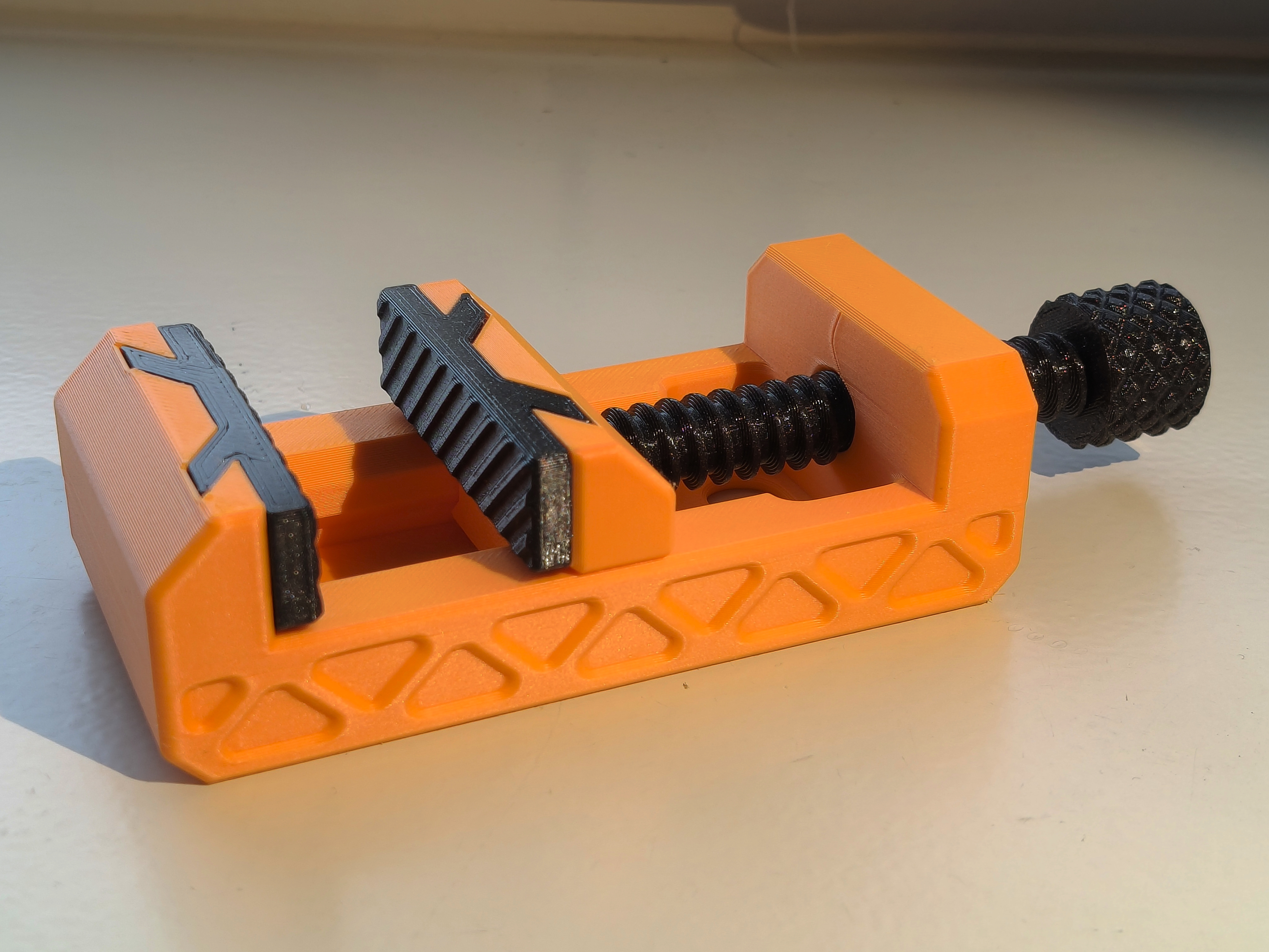Miniatura 2 do modelo 3D Tiny Vise Clamp
