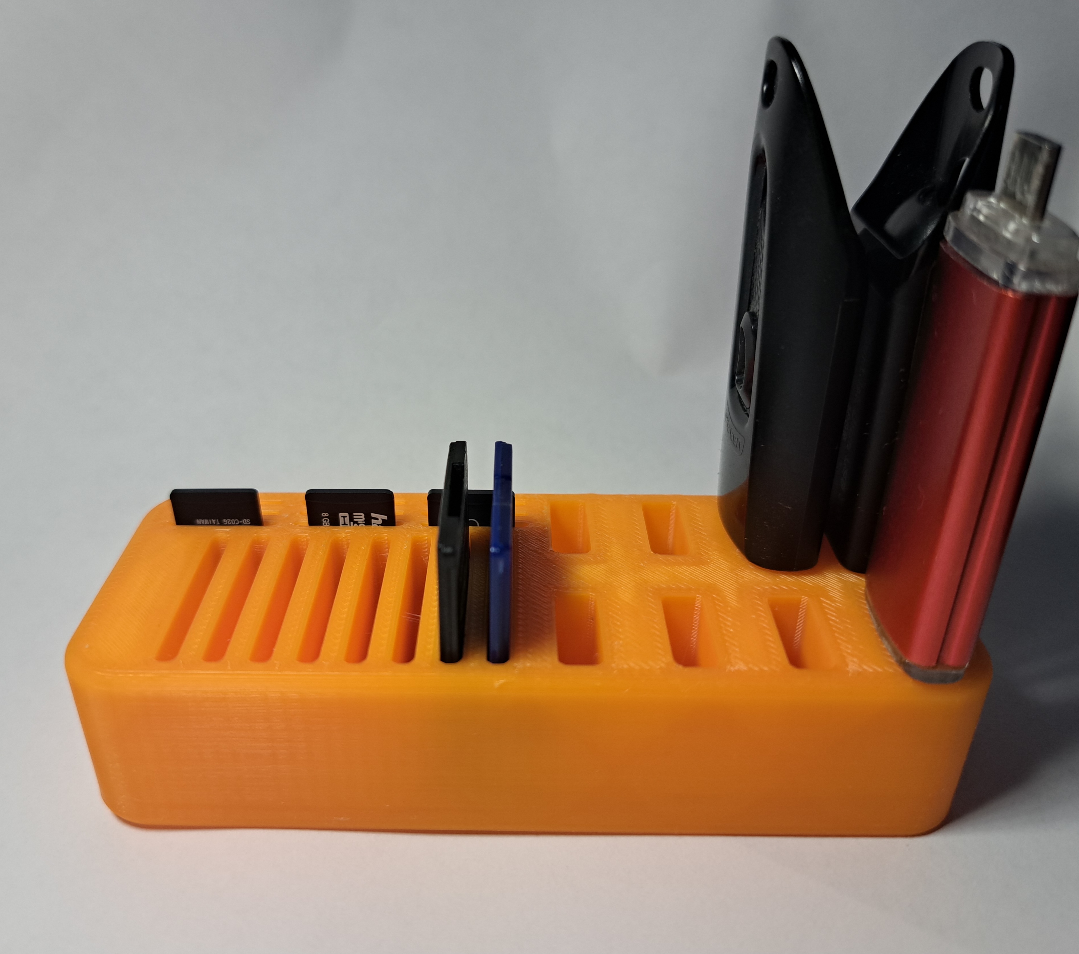 USB, SD & microSD Card Organizer – Compact Desk Holder