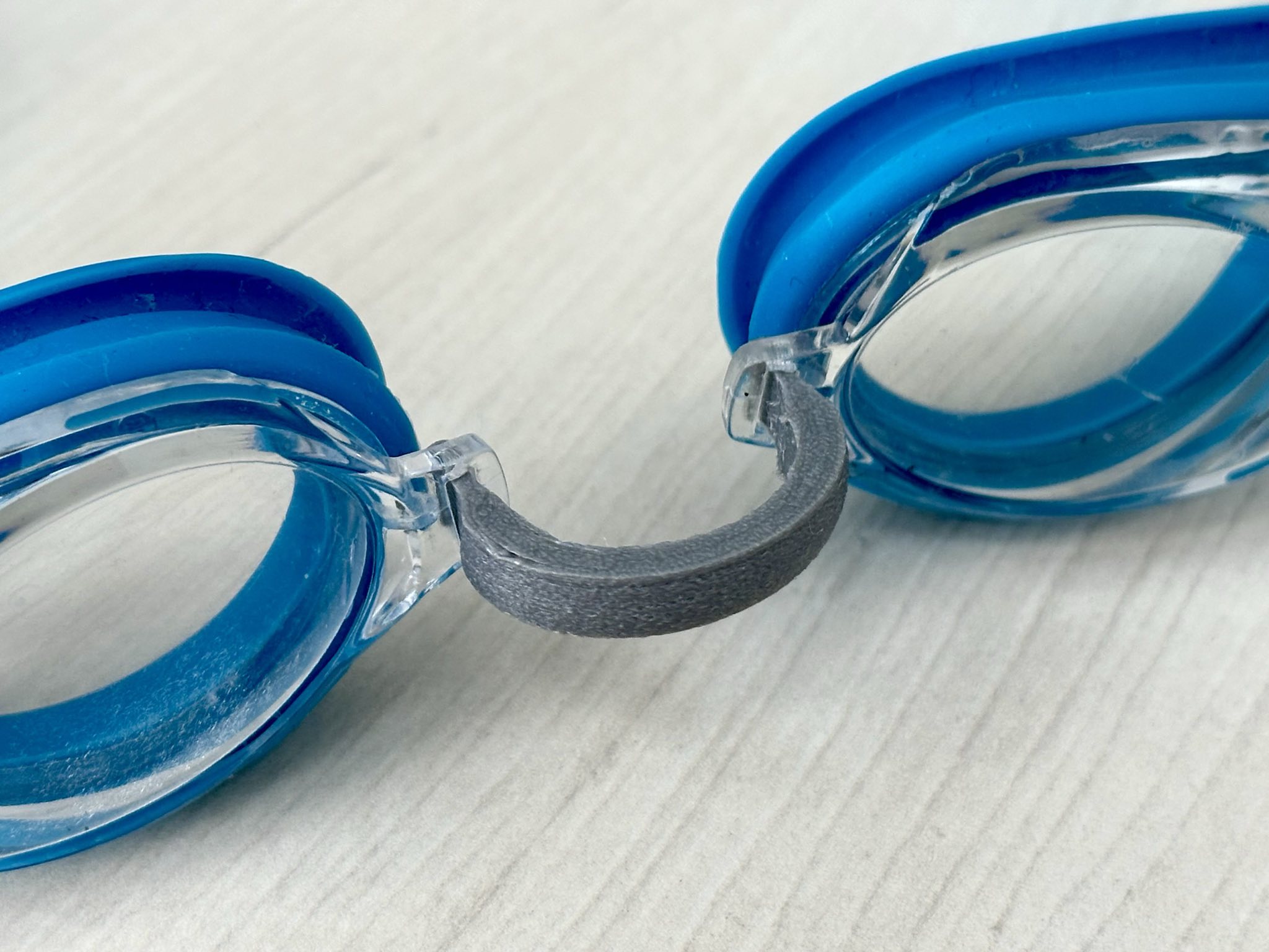 Replacement nose bridge for swimming goggles