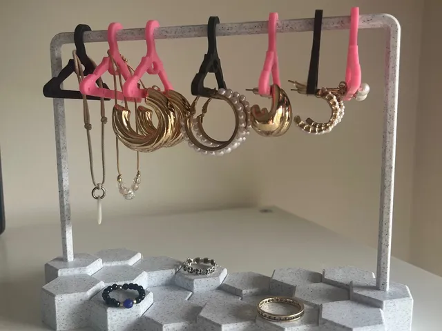 Jewelry hanger hexagon