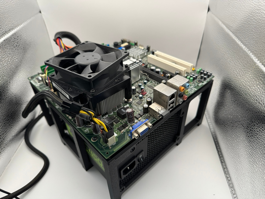 Miniatura 4 do modelo 3D PC Micro-ATX Modular Test Bench