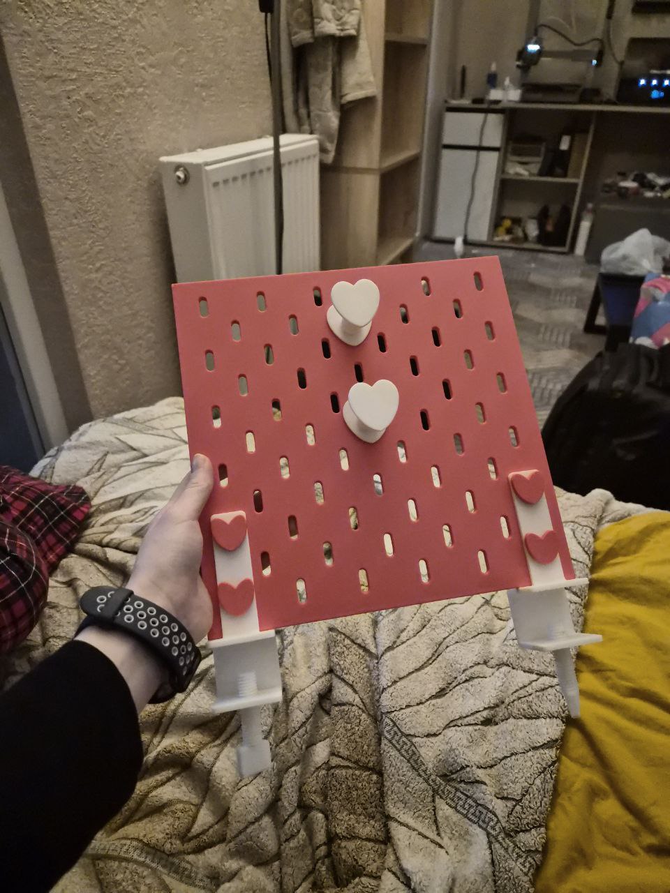 SKADIS board with hearts