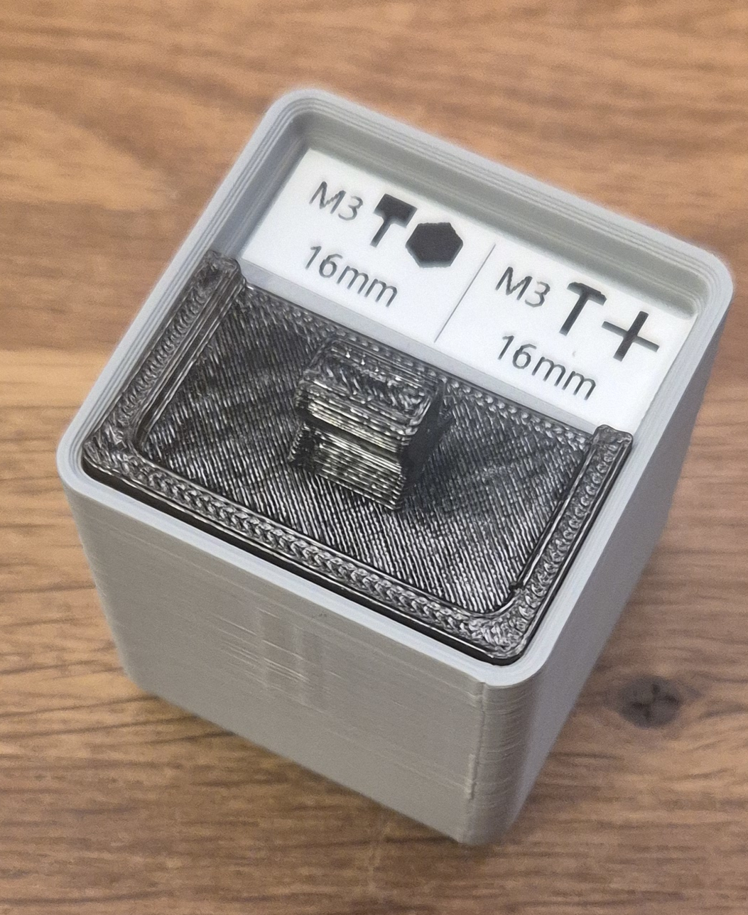 Flexible plug / lid for 'gridfinity rebuilt'