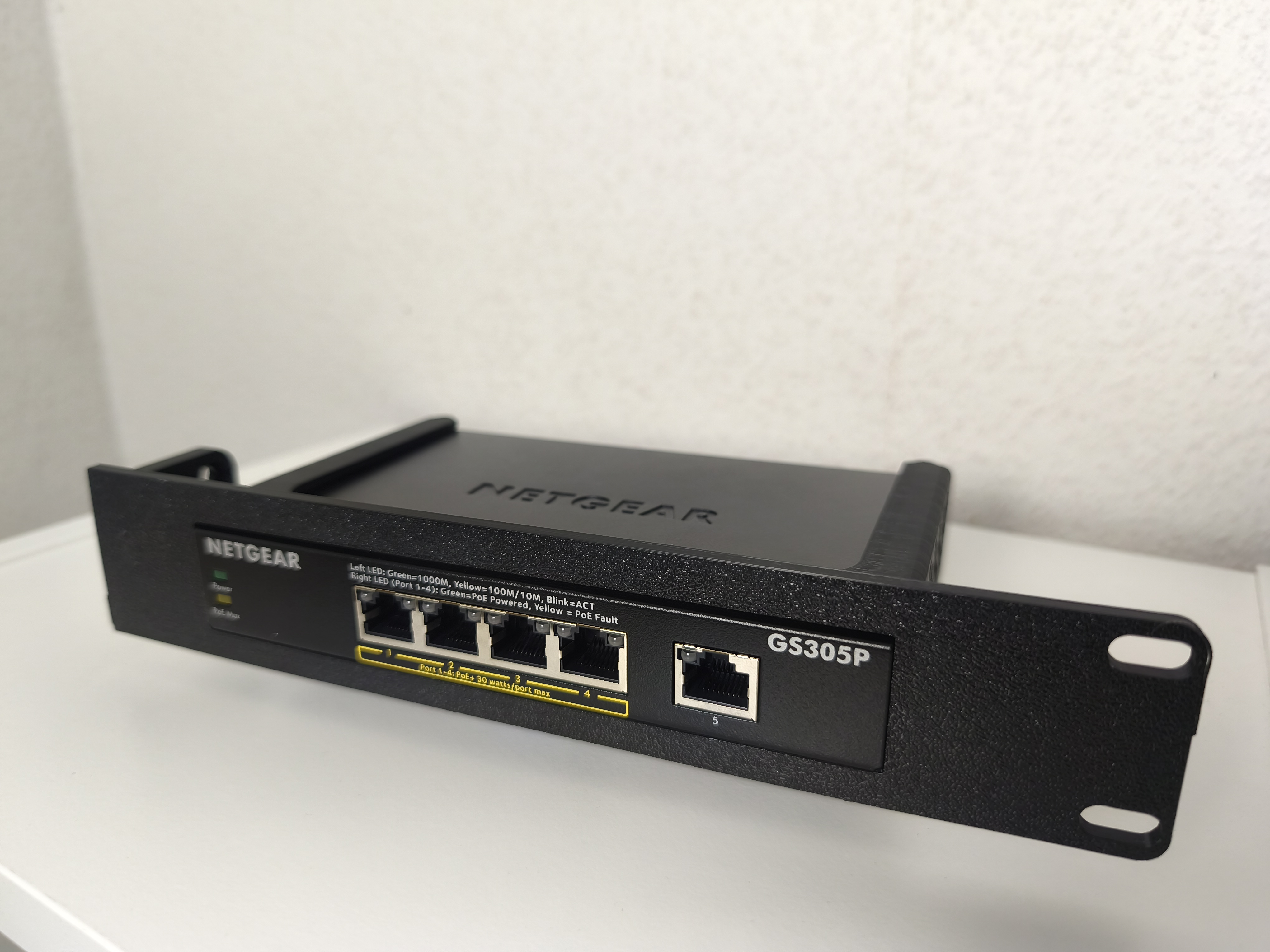 NETGEAR GS305P modular 19 inch rack mount