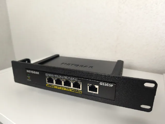 NETGEAR GS305P modular 19 inch rack mount