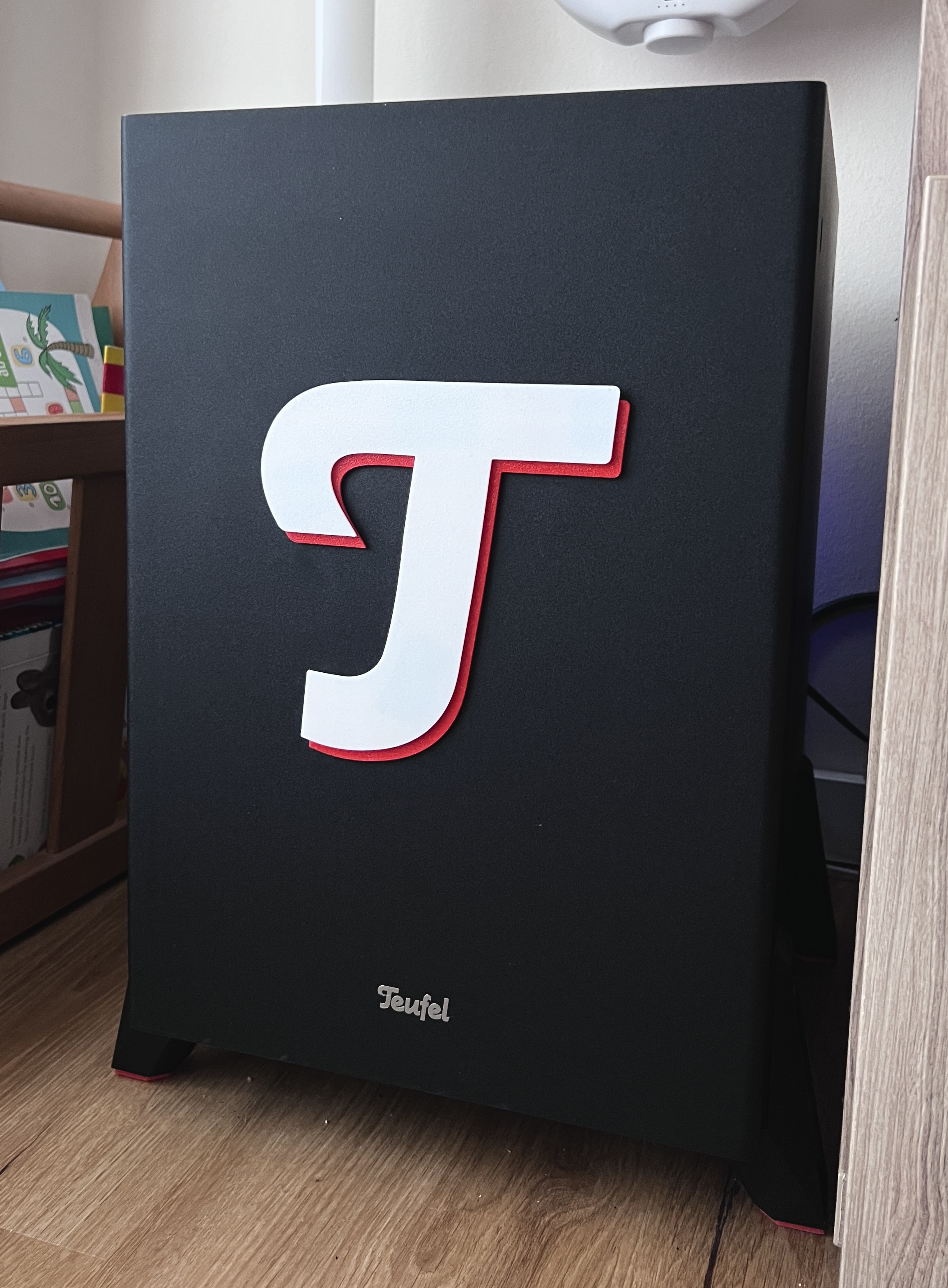 Big T logo of Teufel