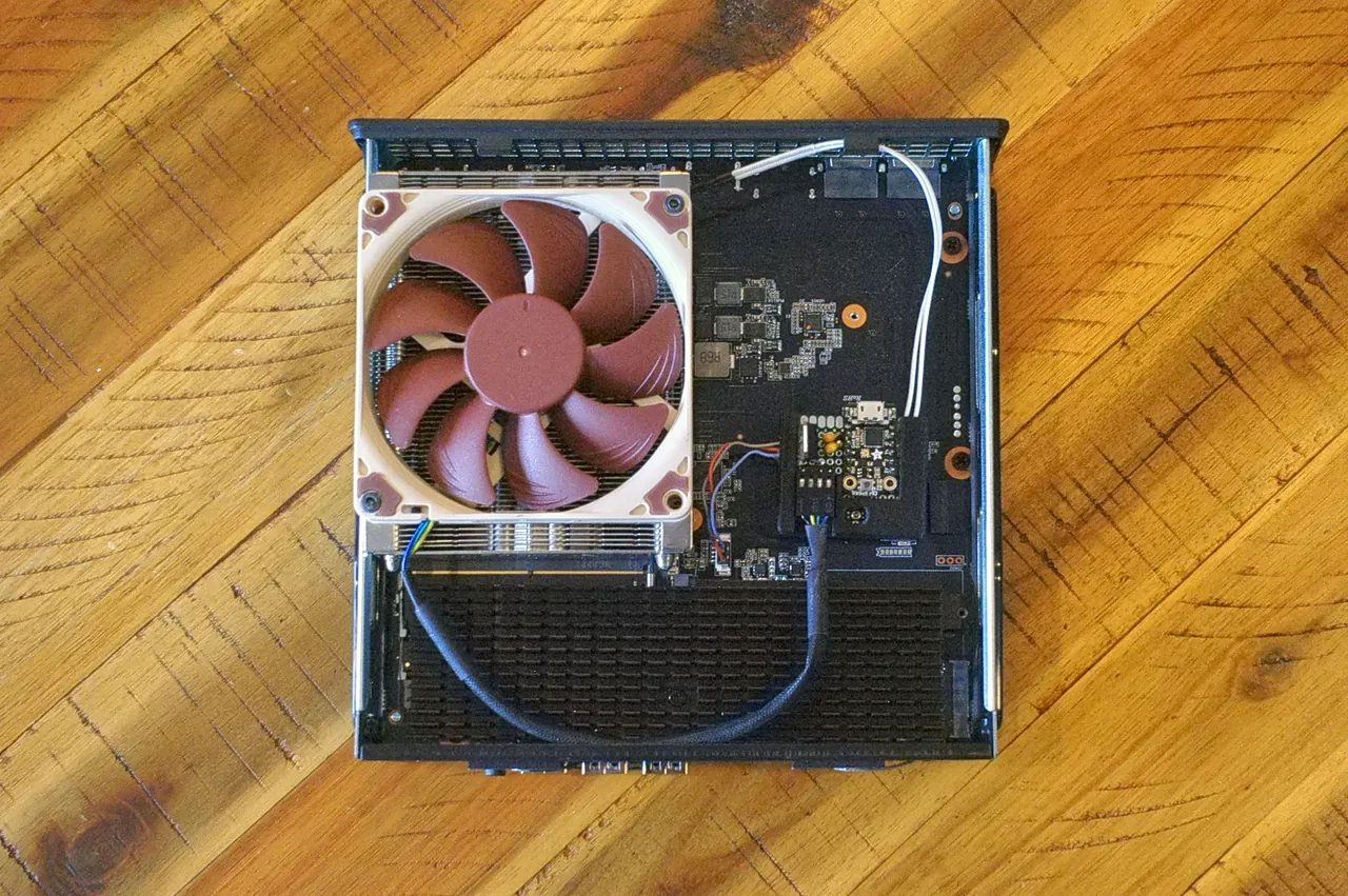 MINIS FORUM AR900i + noctua120mmファン MINIS FORUM AR900i + noctua120mmファン MINIS FORUM AR900i +
