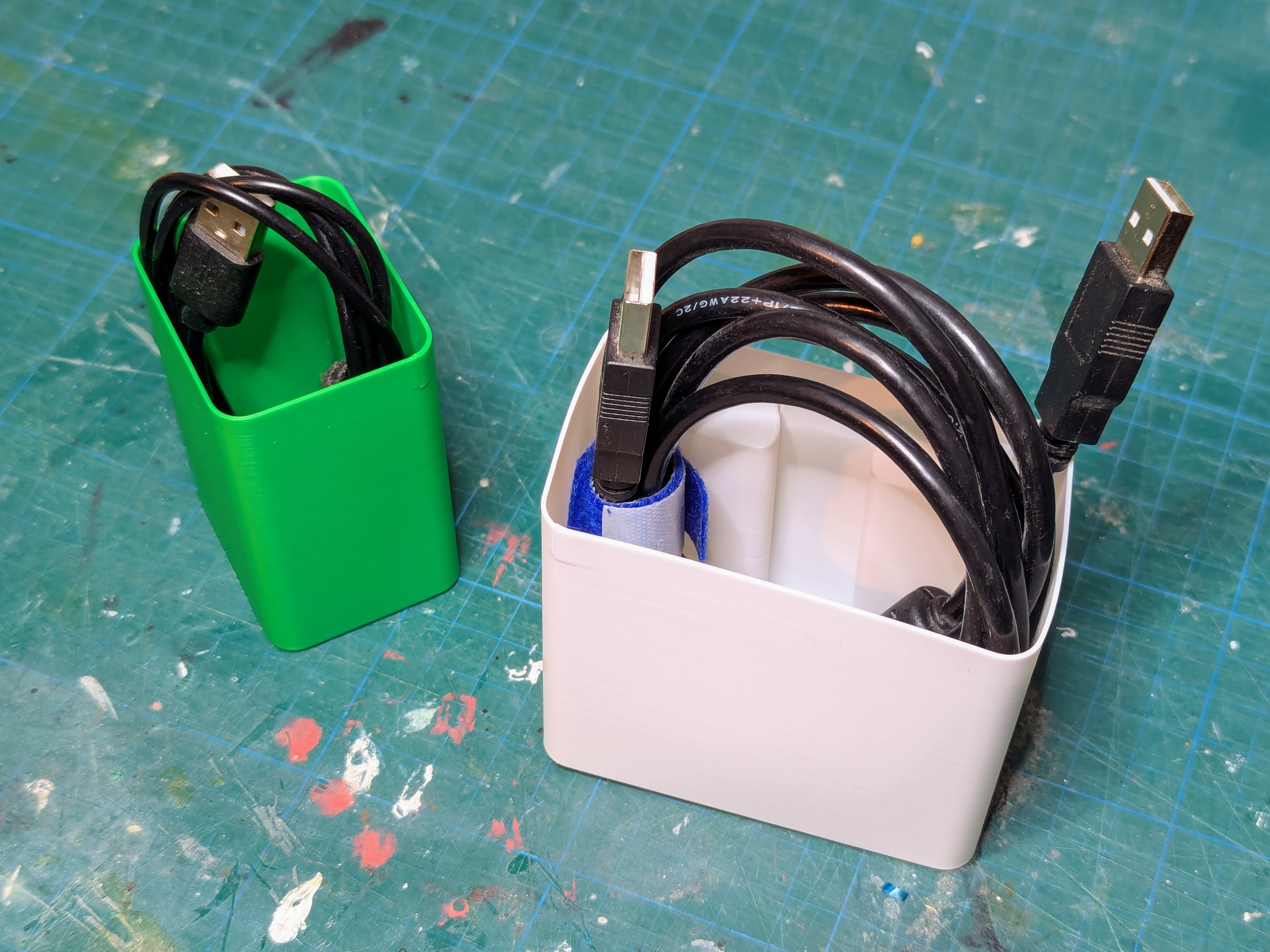 Miniatura 5 do modelo 3D Modular Wall-Mounted Cable Organizer