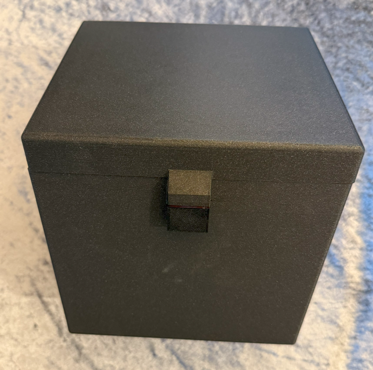 Miniatura 2 do modelo 3D Large box with hinged lid