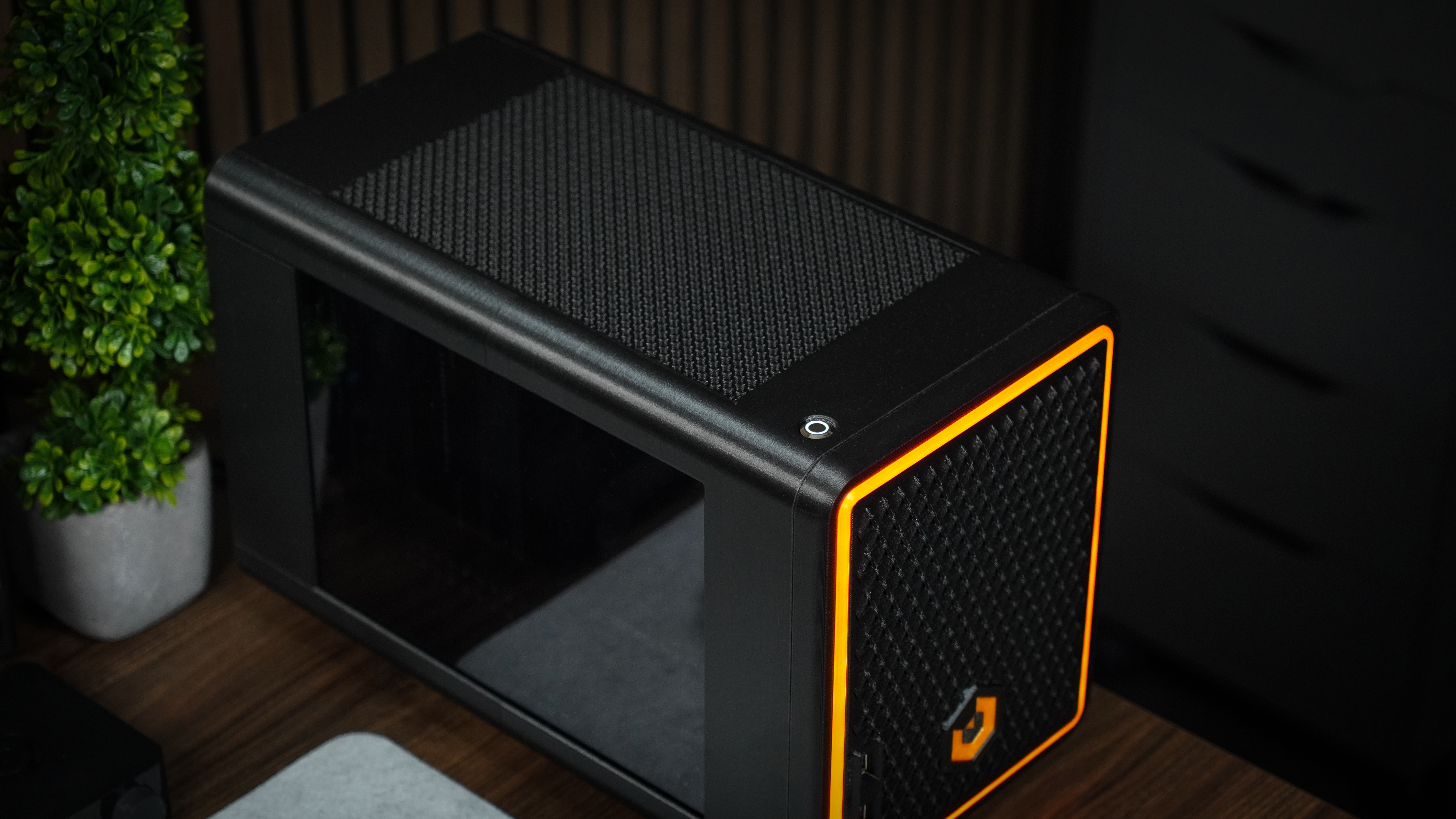 Compact and clean ITX case — miniatura 2