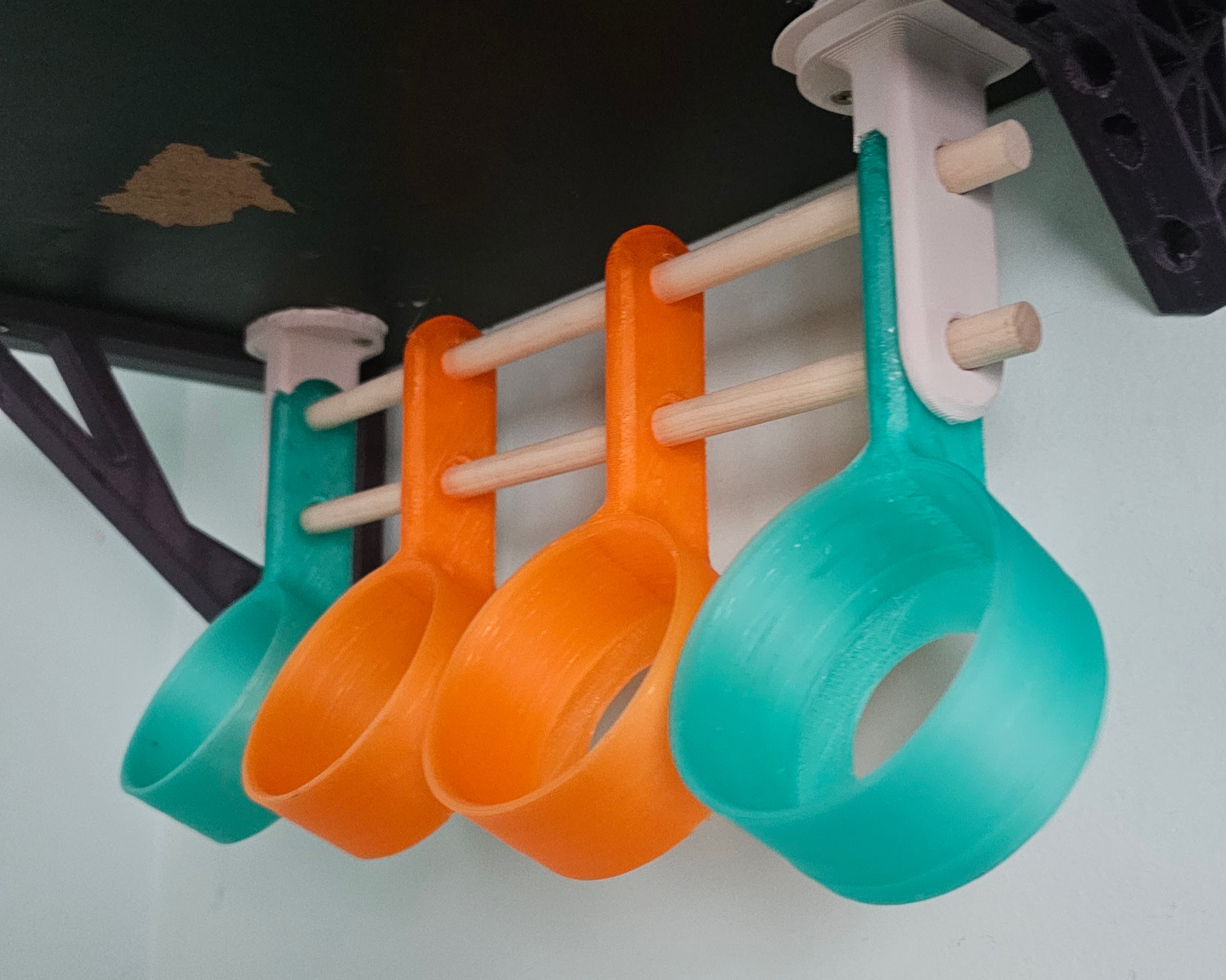 under shelf spray can holder