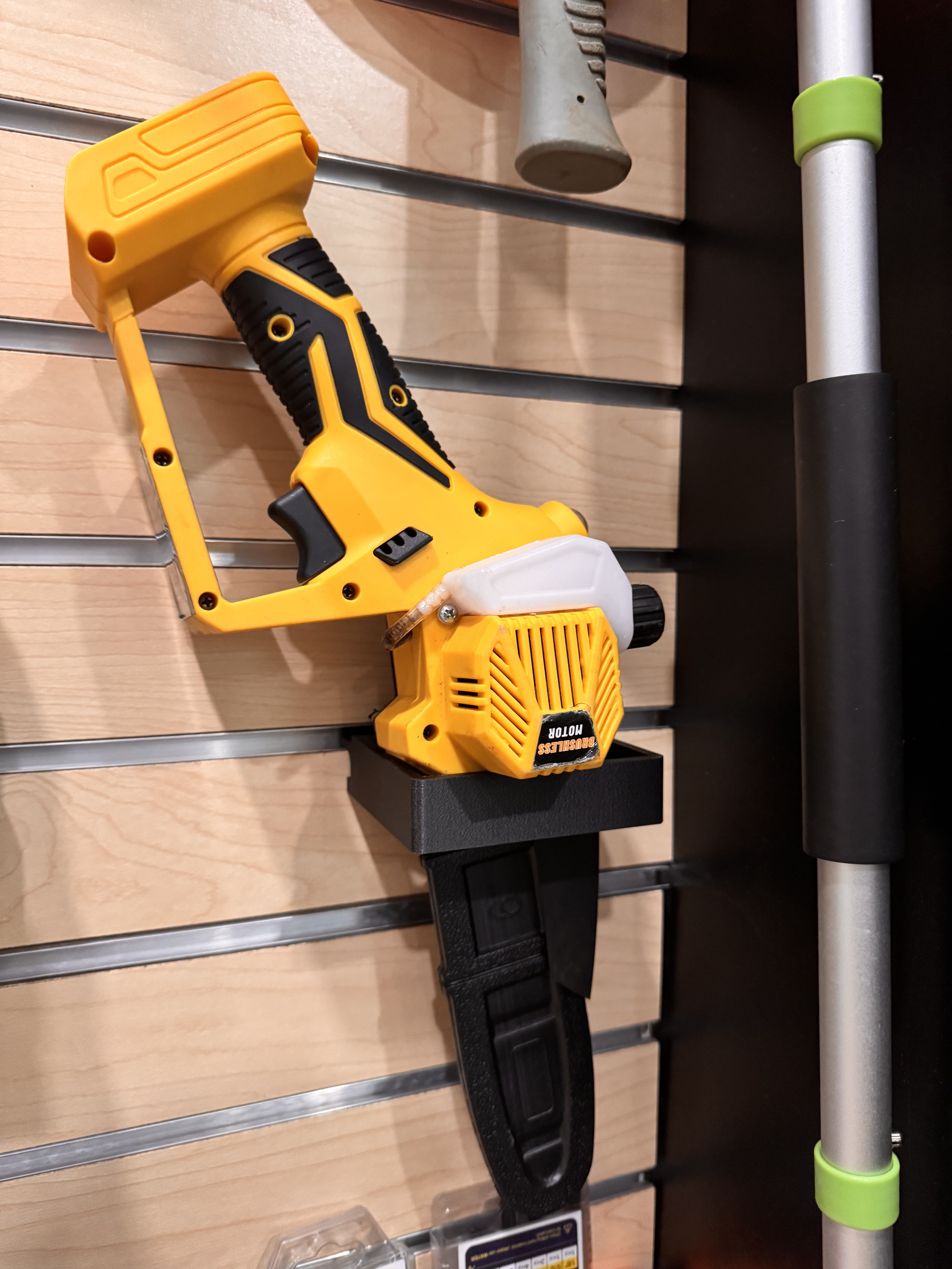 Slatwall 6" 20V Chainsaw Mount