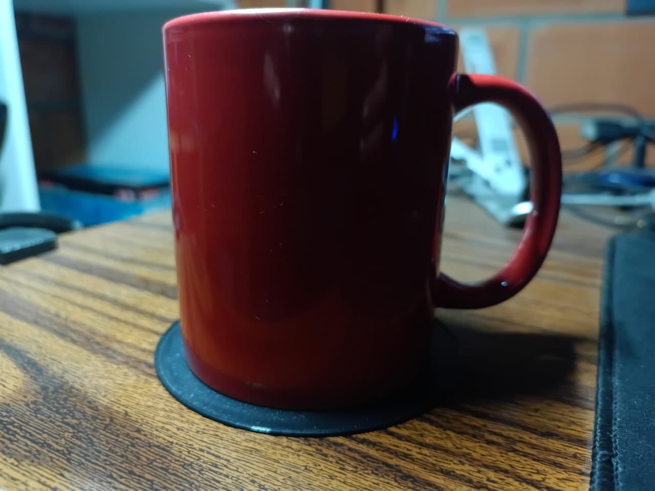 Flat cup holder