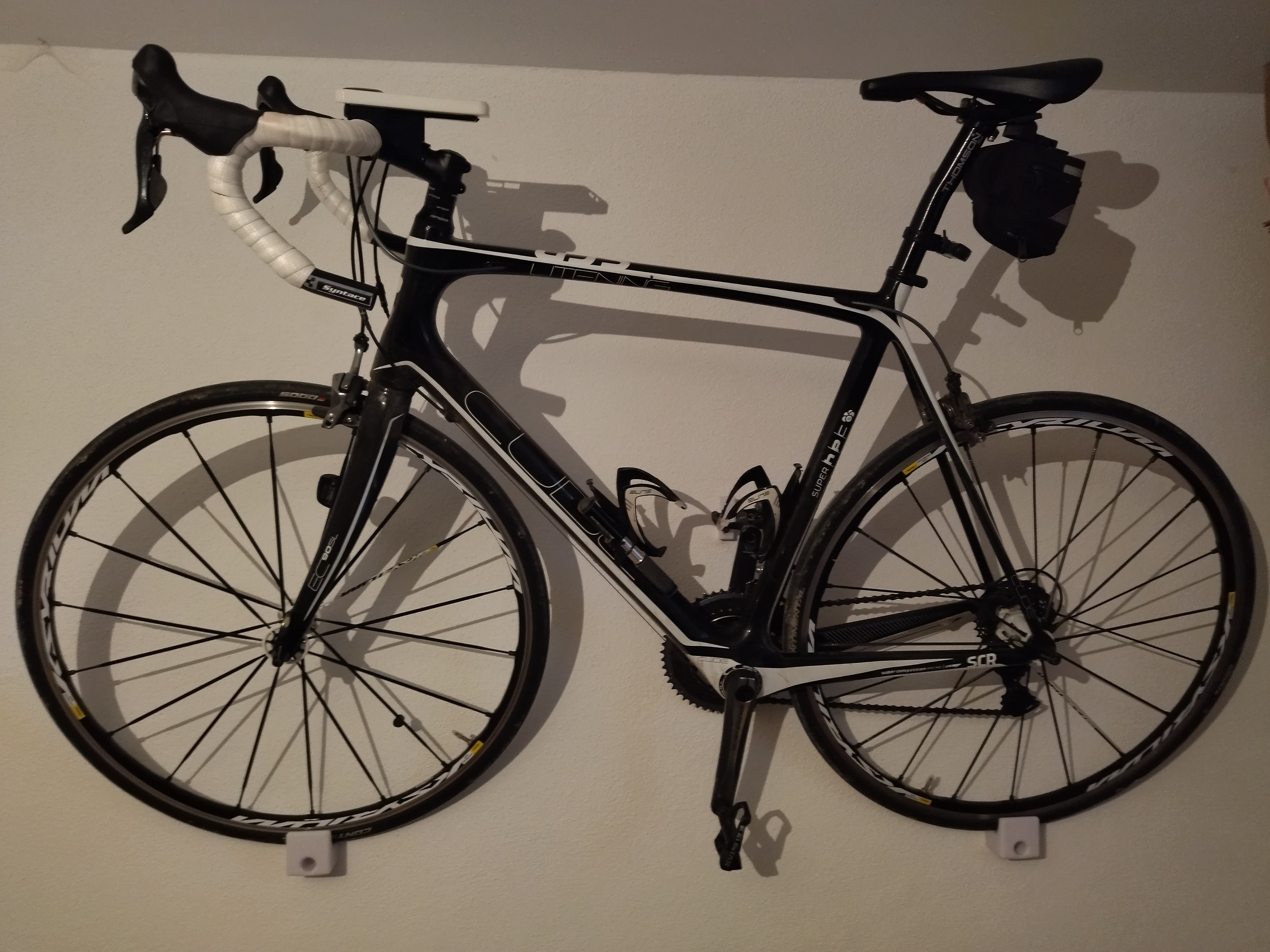 Minimalistic holder for road bike