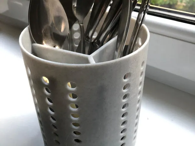 Cutlery drainer