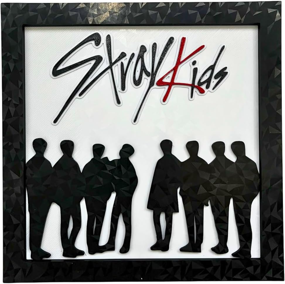 STRAY KIDS