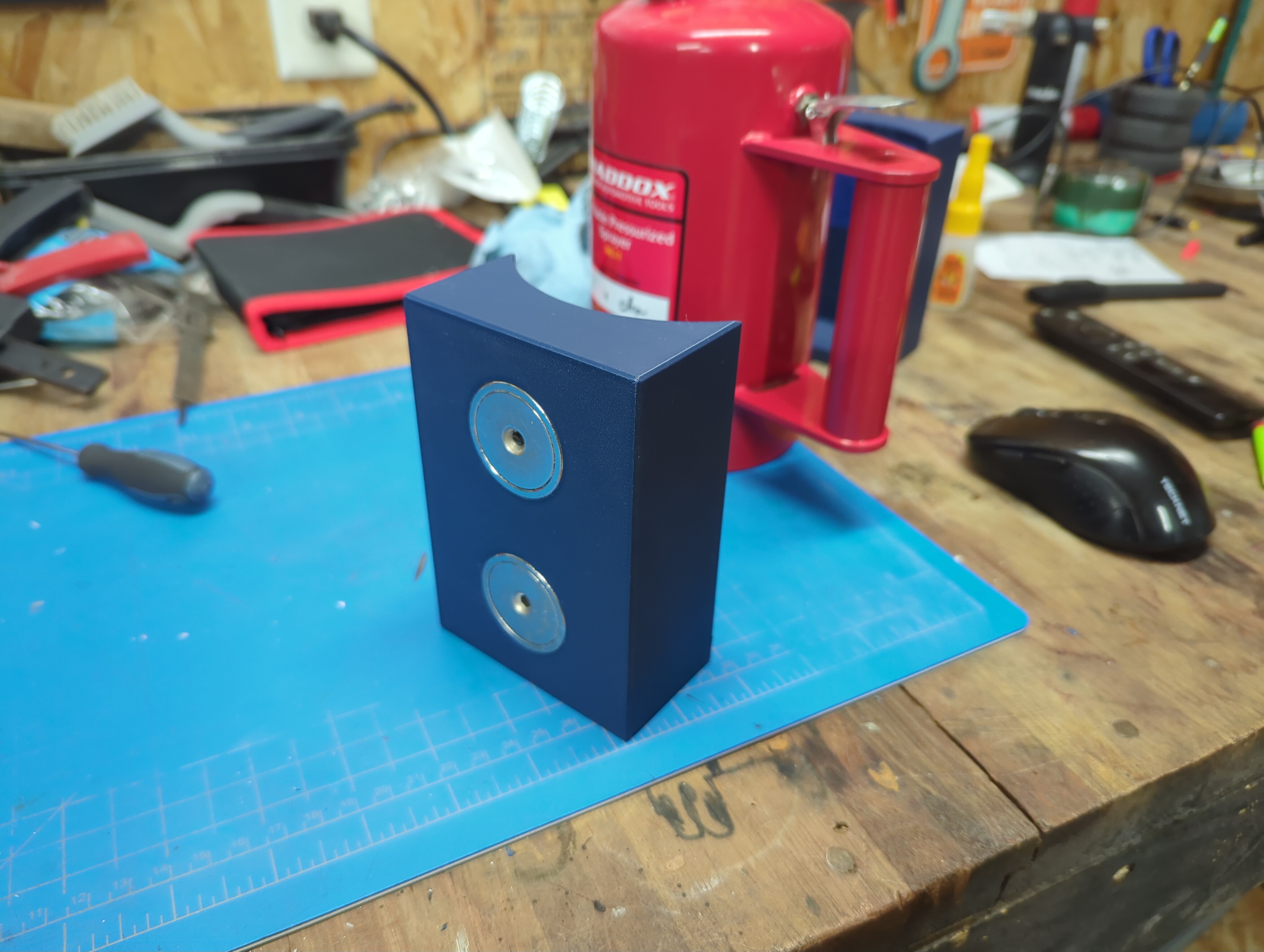 Refillable Sprayer Holder — thumbnail 2