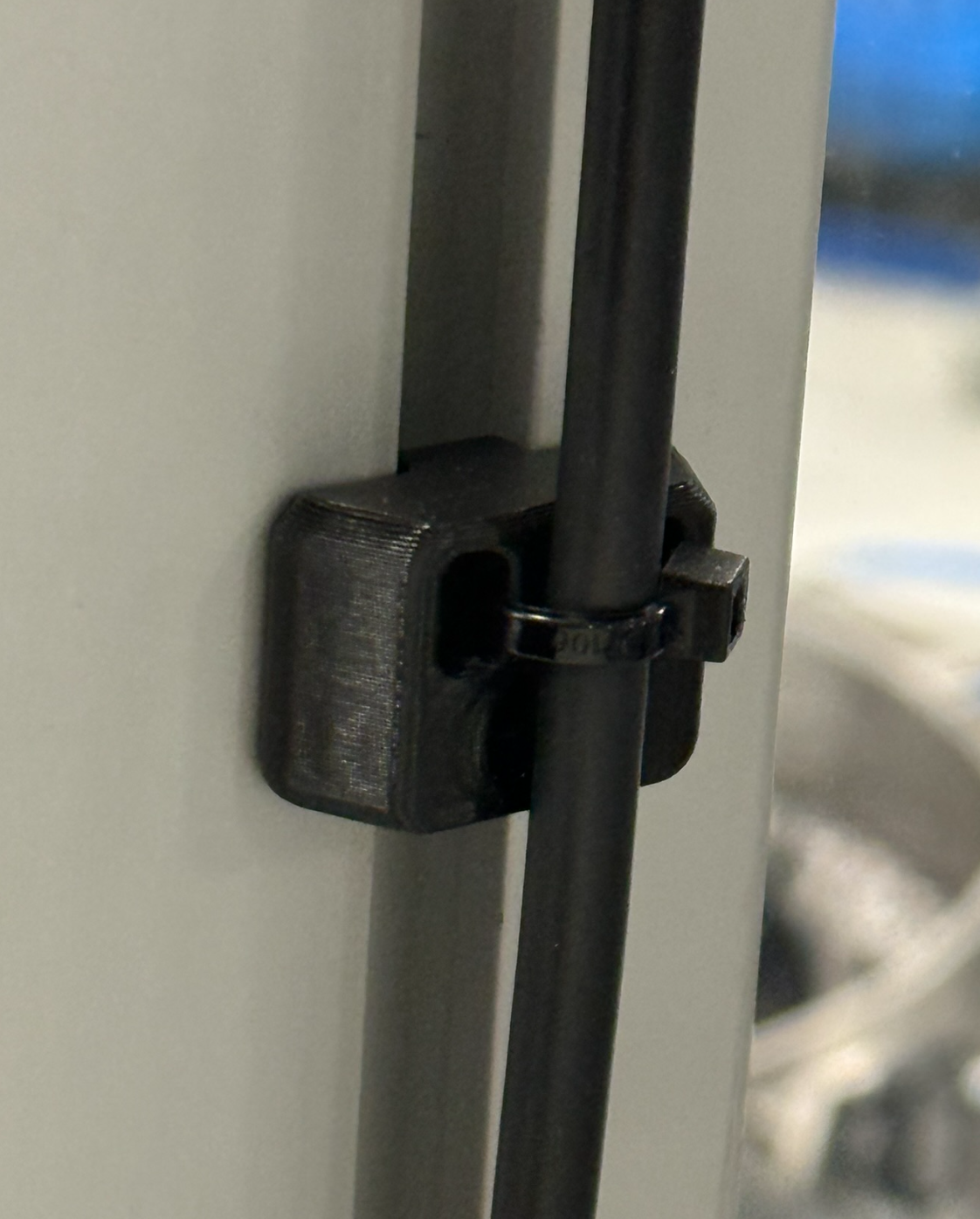 Cable clip