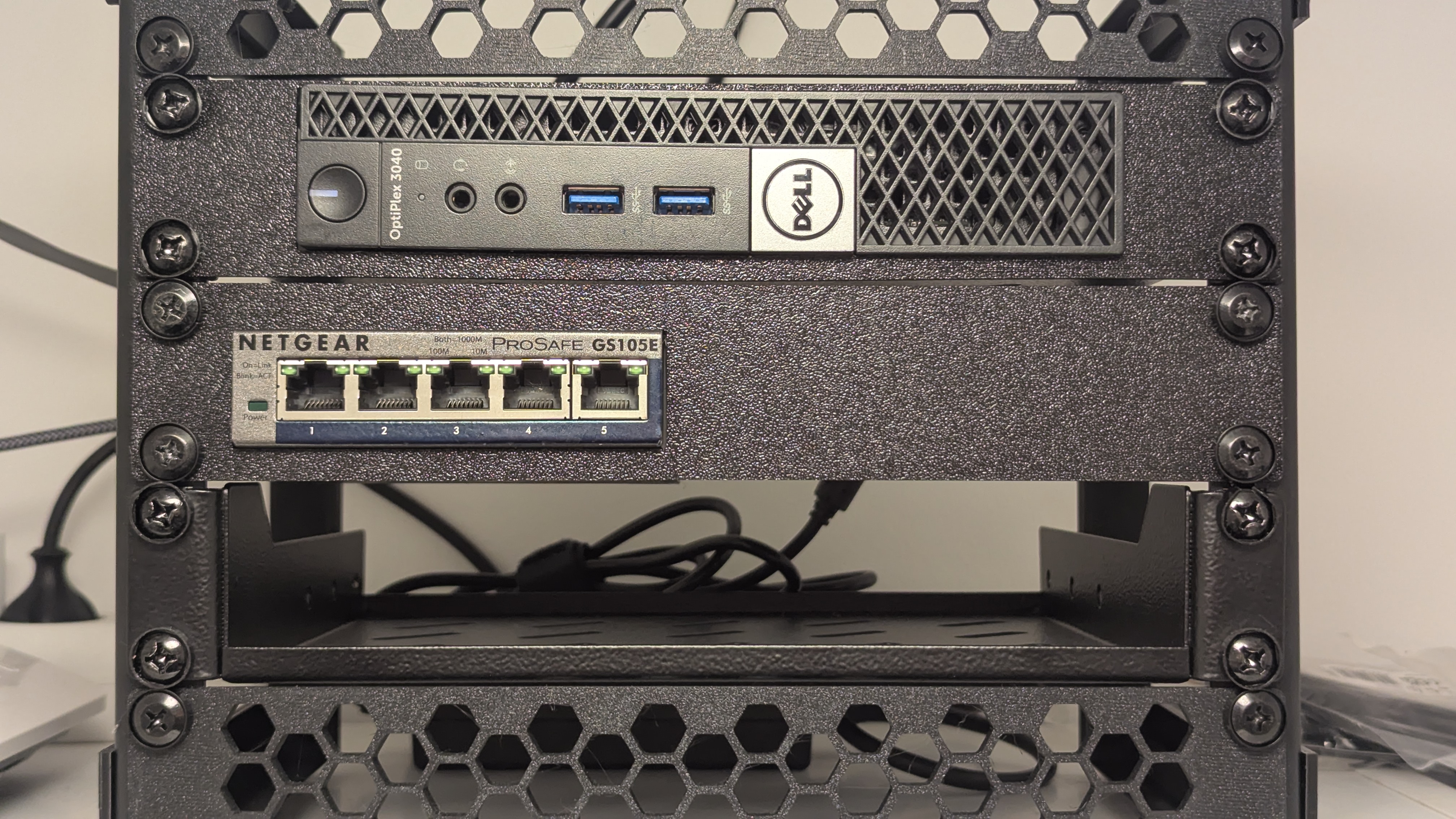 Switch Rack Mount (Netgear GS105E)