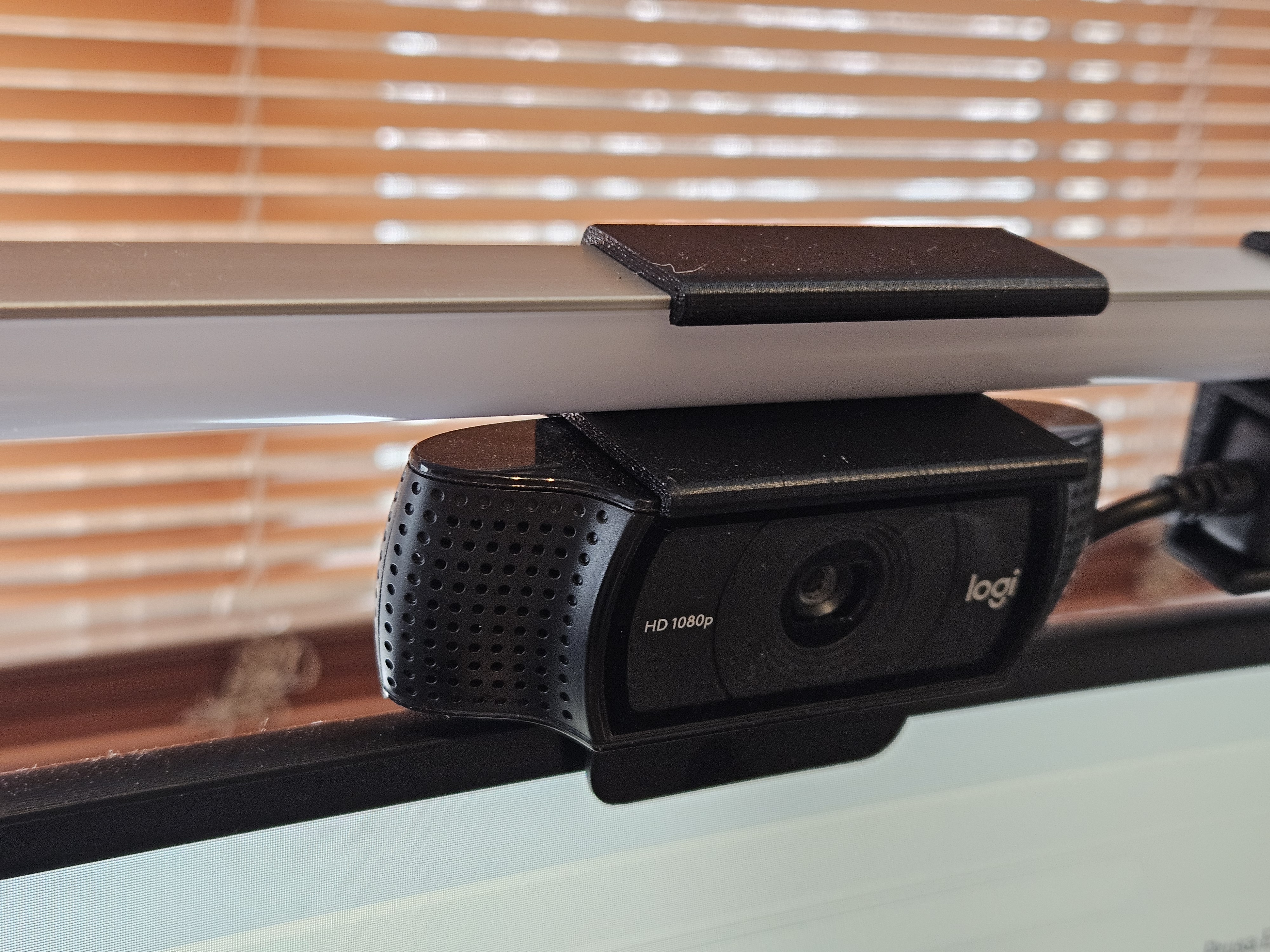 Logitech c920 screen light