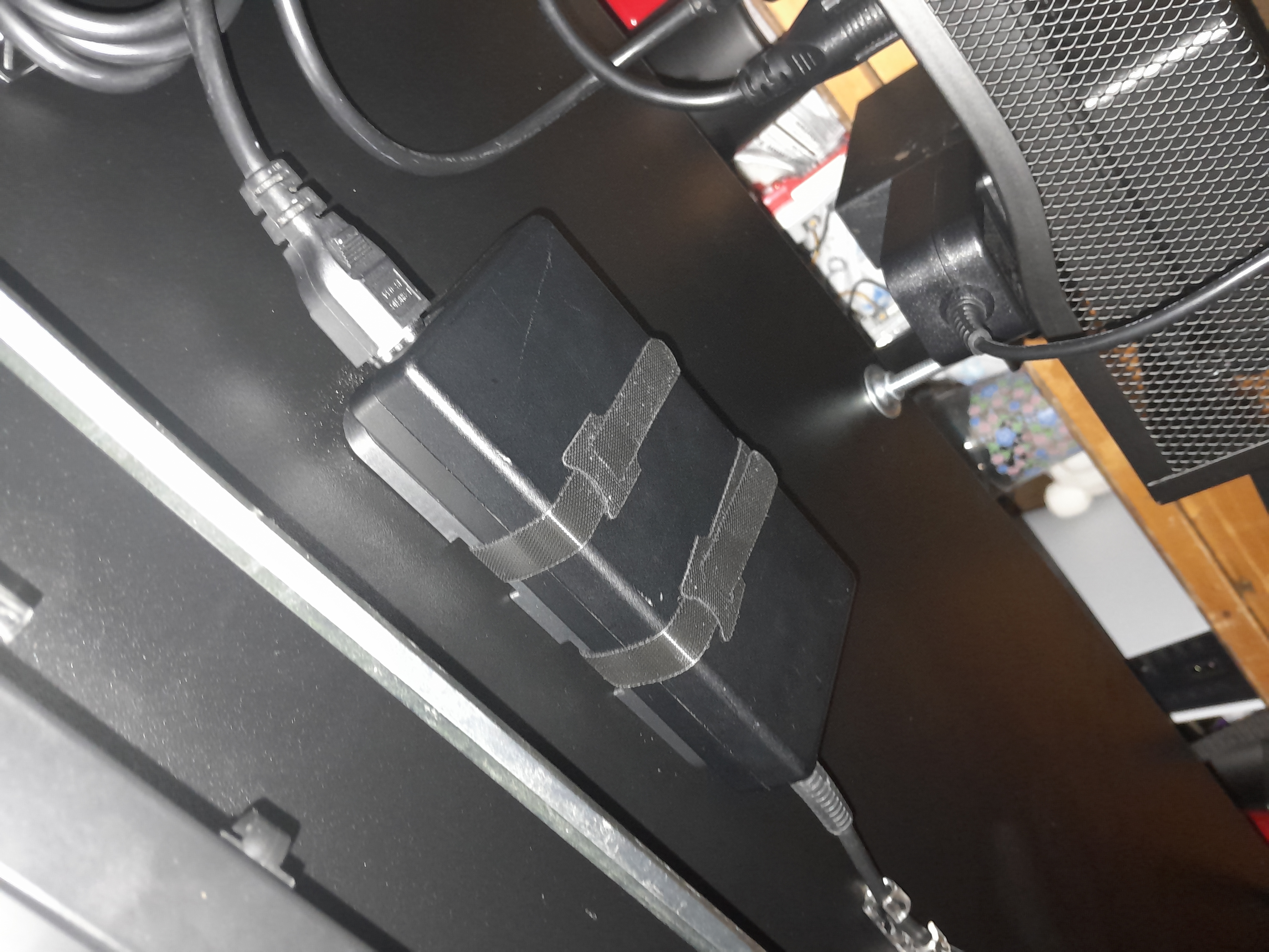 UNIV Laptop Charger Mount - V1.1 — miniatura 3