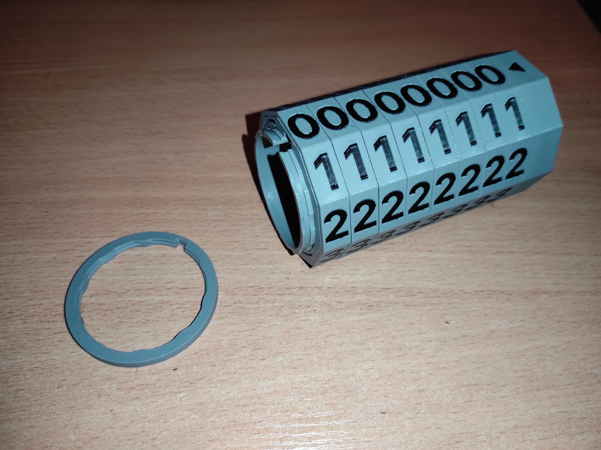 Miniatura 7 do modelo 3D Eight digit numeric cryptex