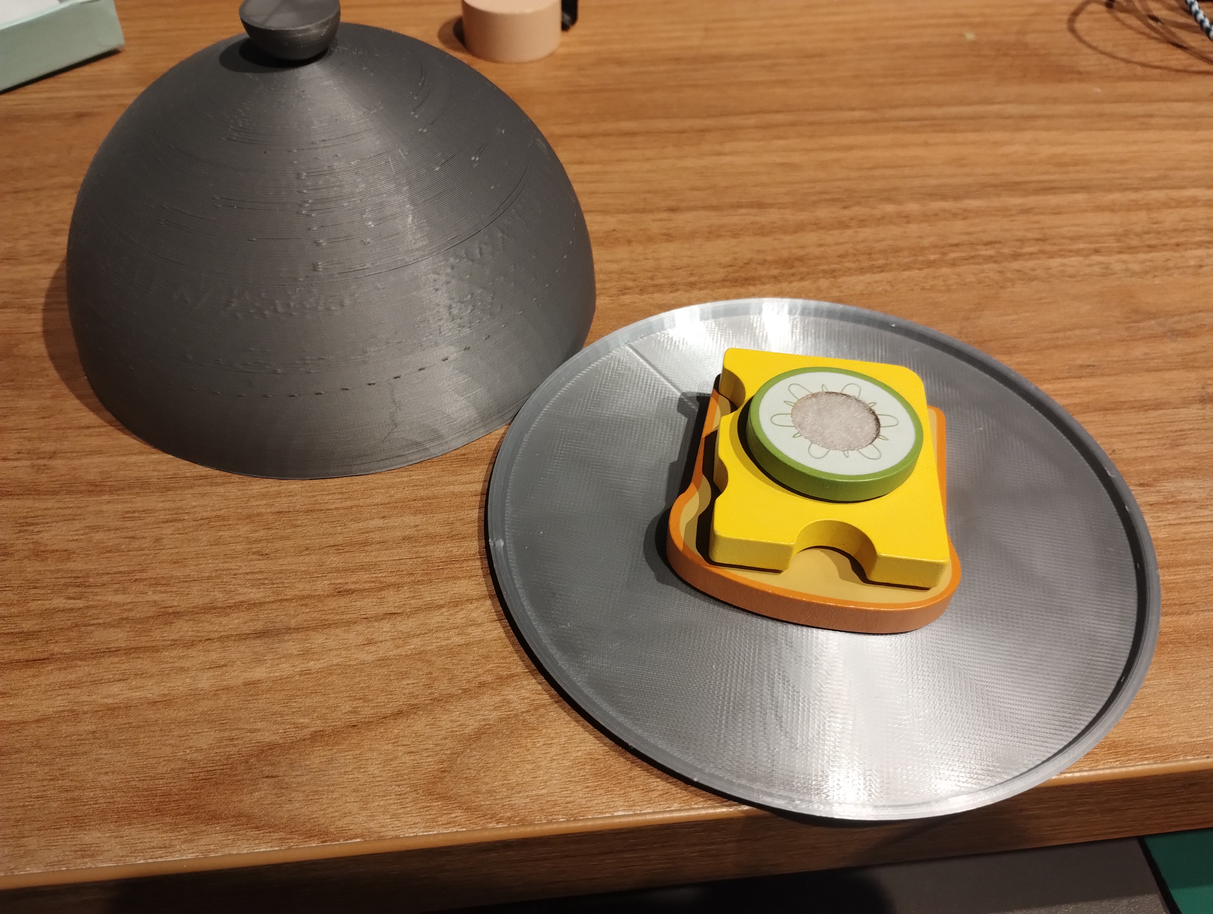 Serving dome for play kitchen