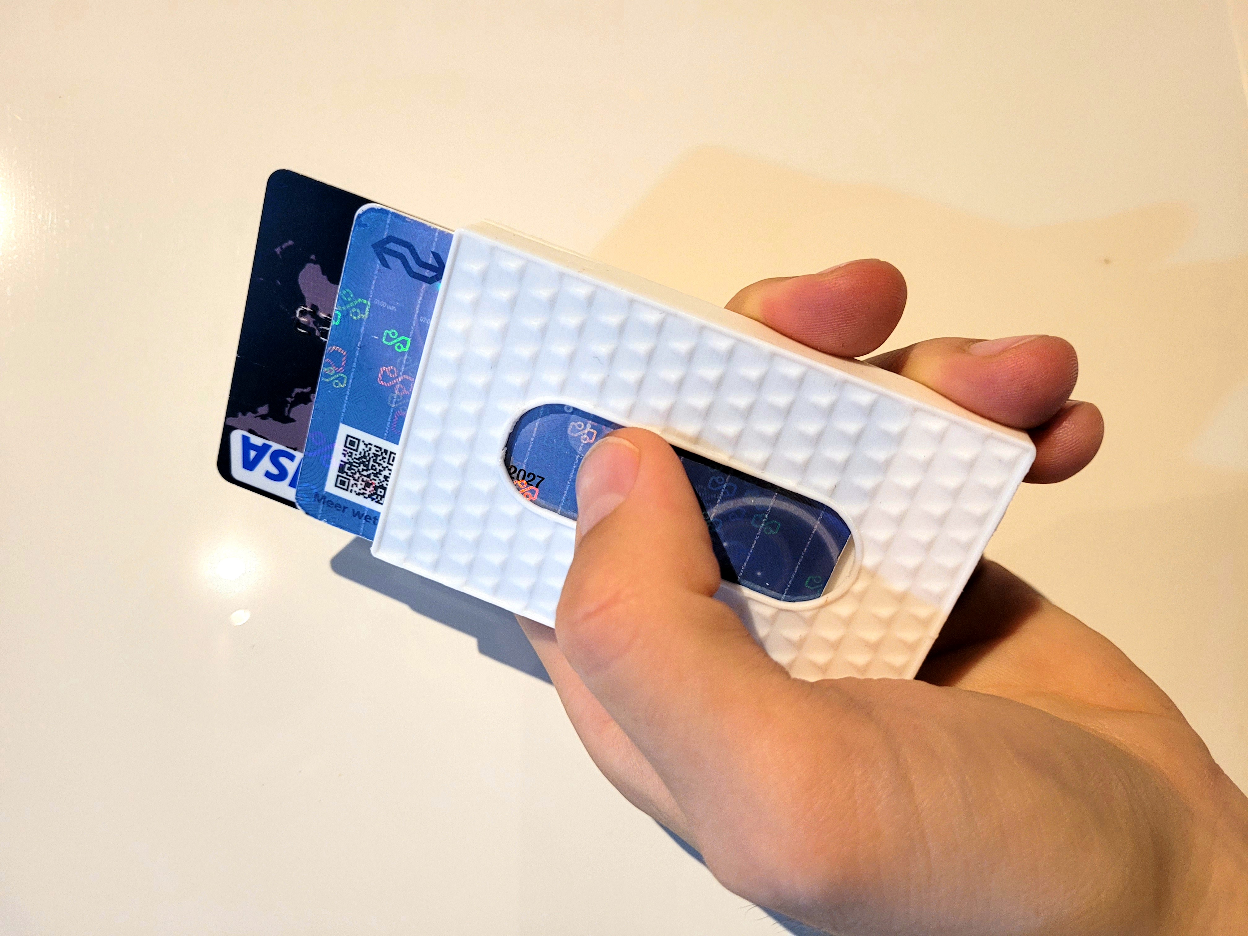 Card wallet - simple, sturdy & compact