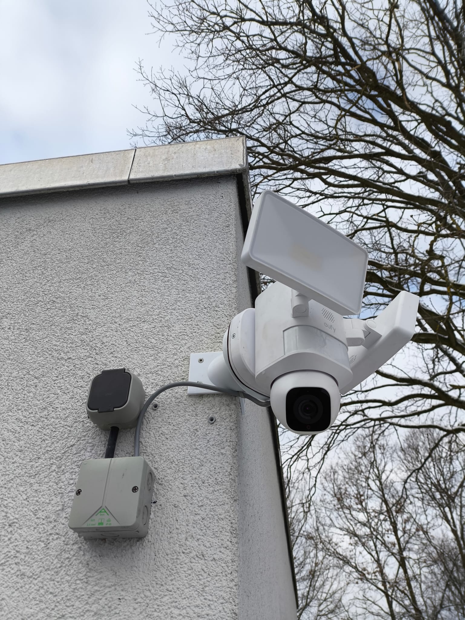 Eufy E30 Floodlight Halterung für Montage an Hausecken