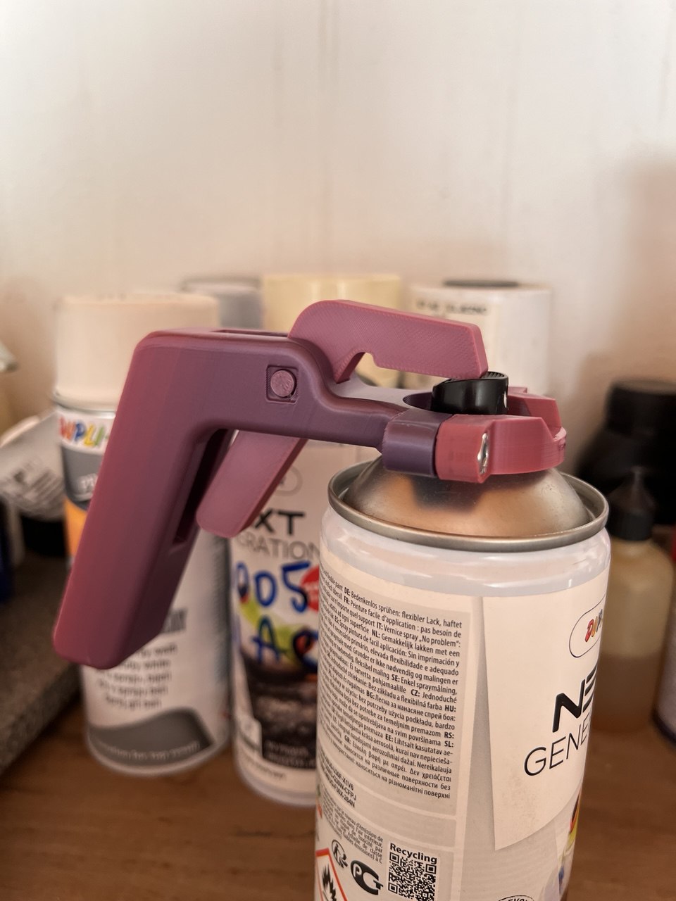 Miniatura 4 do modelo 3D Spray Paint Can Trigger Handle
