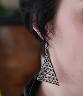 Mathematical space filling curve earring