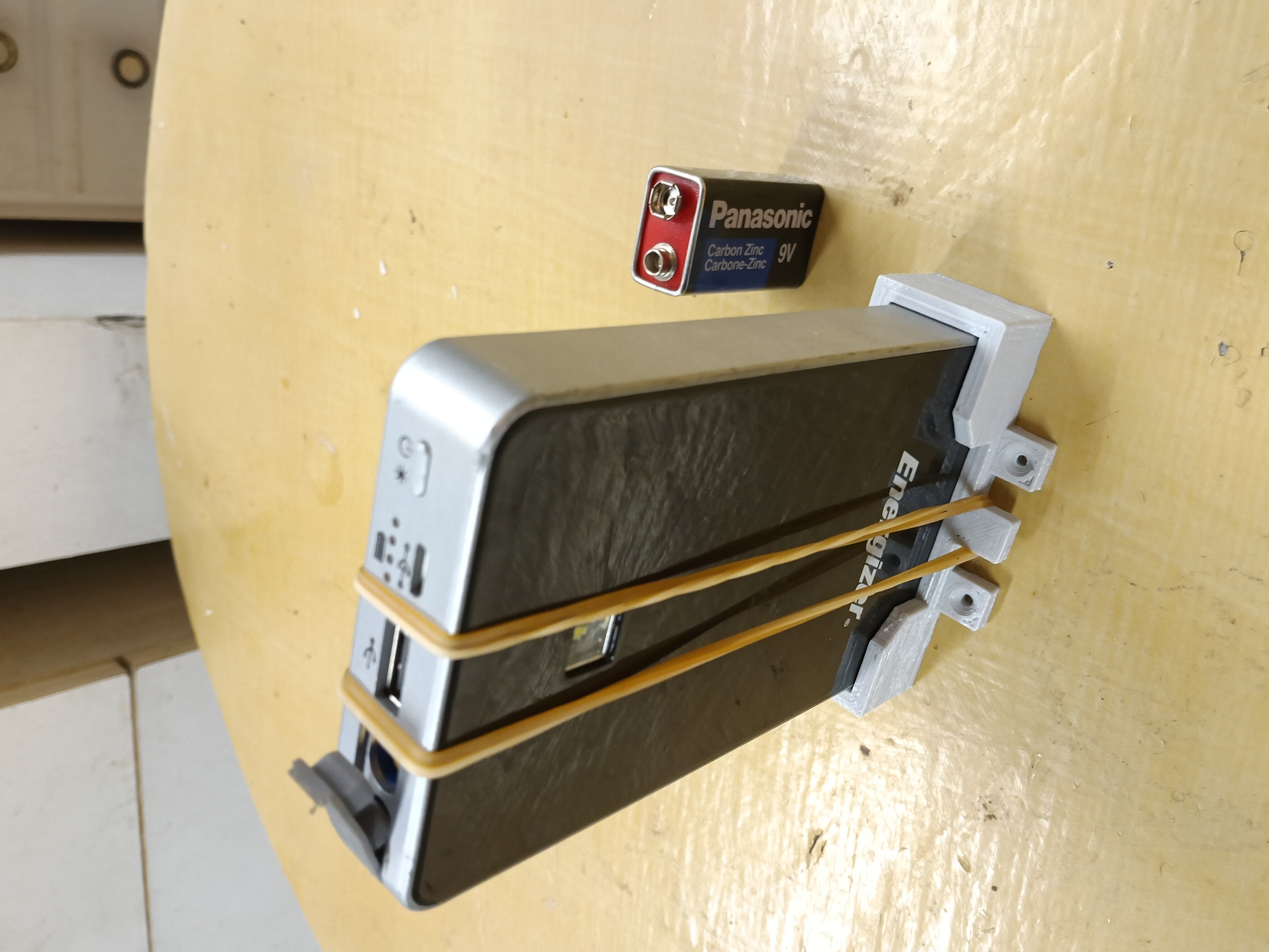 Vertical battery holder, 5 times 18650 package.